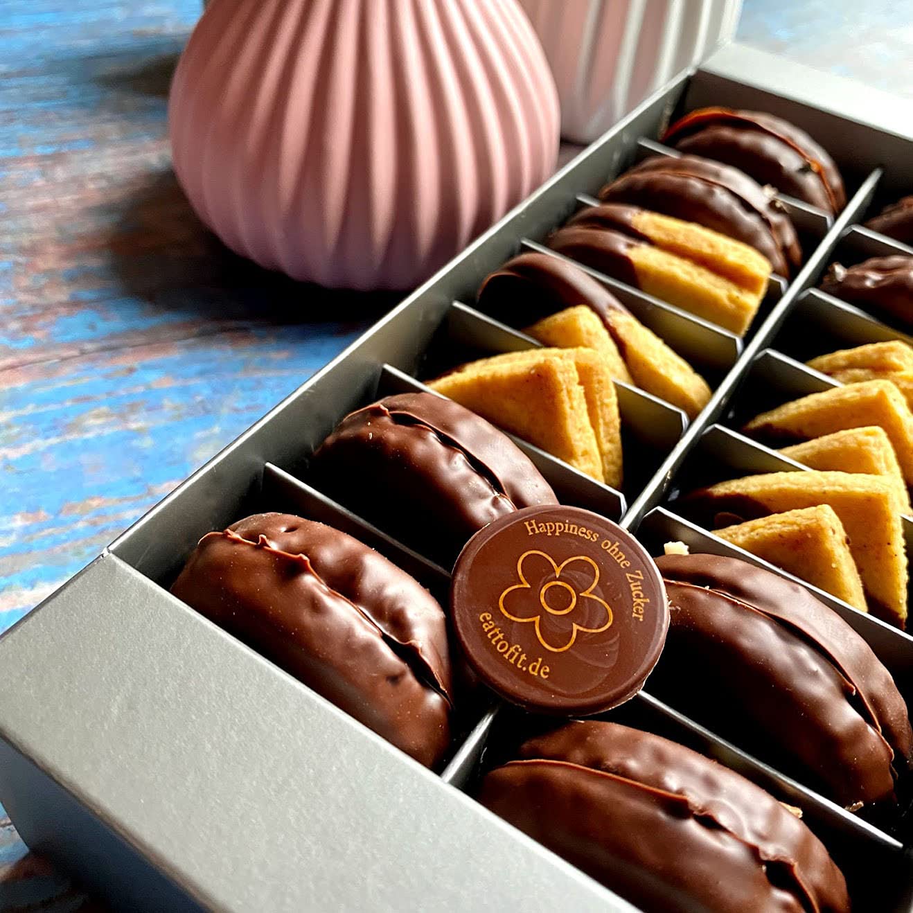 Eat to Fit 3 Flavors – Keksbox mit Vanille, Schokokrock & Kakao Xtreme – ohne Zuckerzusatz – 28 Stück – mit dunkler Schokolade