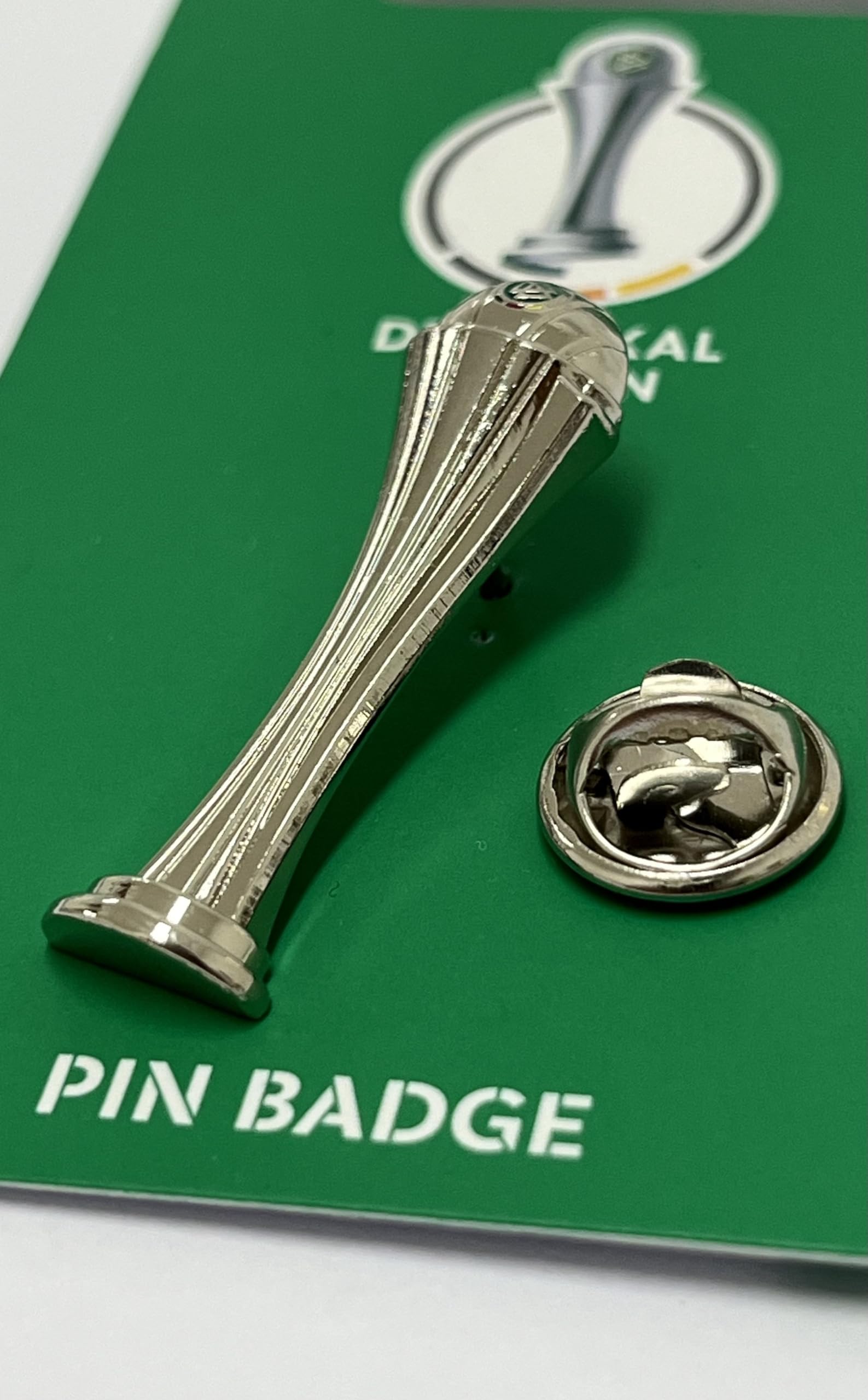 Pin Anstecker Anstecknadel Frauenfußball DFB-Pokal Damen 3D-Pokal Halfcut Trofee 30 mm Höhe Metall Miniatur Fußball Fanartikel offiziDFB Lizenprodukt Sport Merchandise Miniatur Nachbildung, Cobre