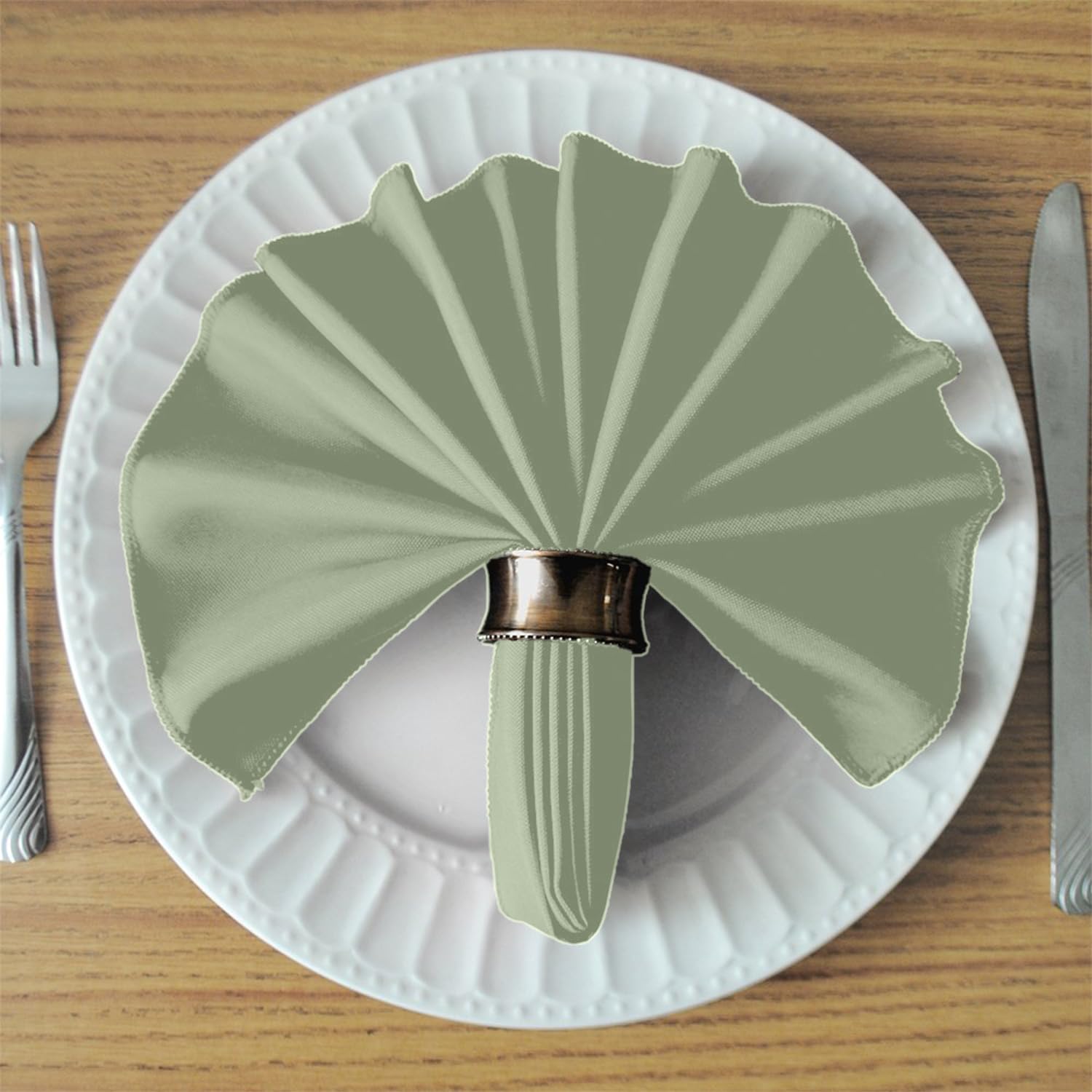 Lot de 50 serviettes de table carrées en polyester avec bords ourlés pour mariage, réception, dîner, banquets et fêtes de Noël, 48 cm x 48 cm, vert sauge