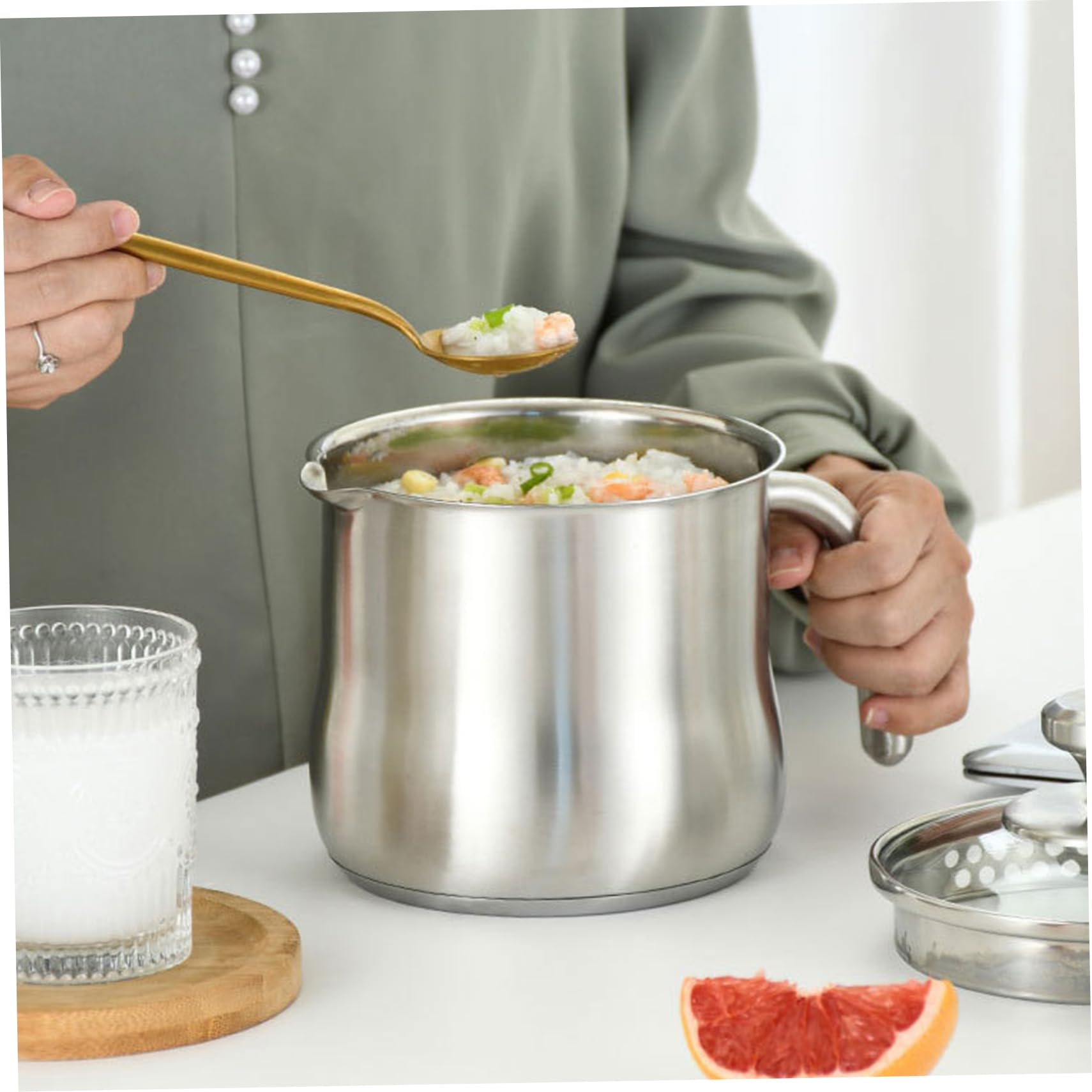2-Liter-Edelstahltopf mit Ausgießer und Glasdeckel, Milchtopf mit Griff zum Kochen von Milch, Soße, Soßen, Nudeln, Nudeln, Induktionskompatibel