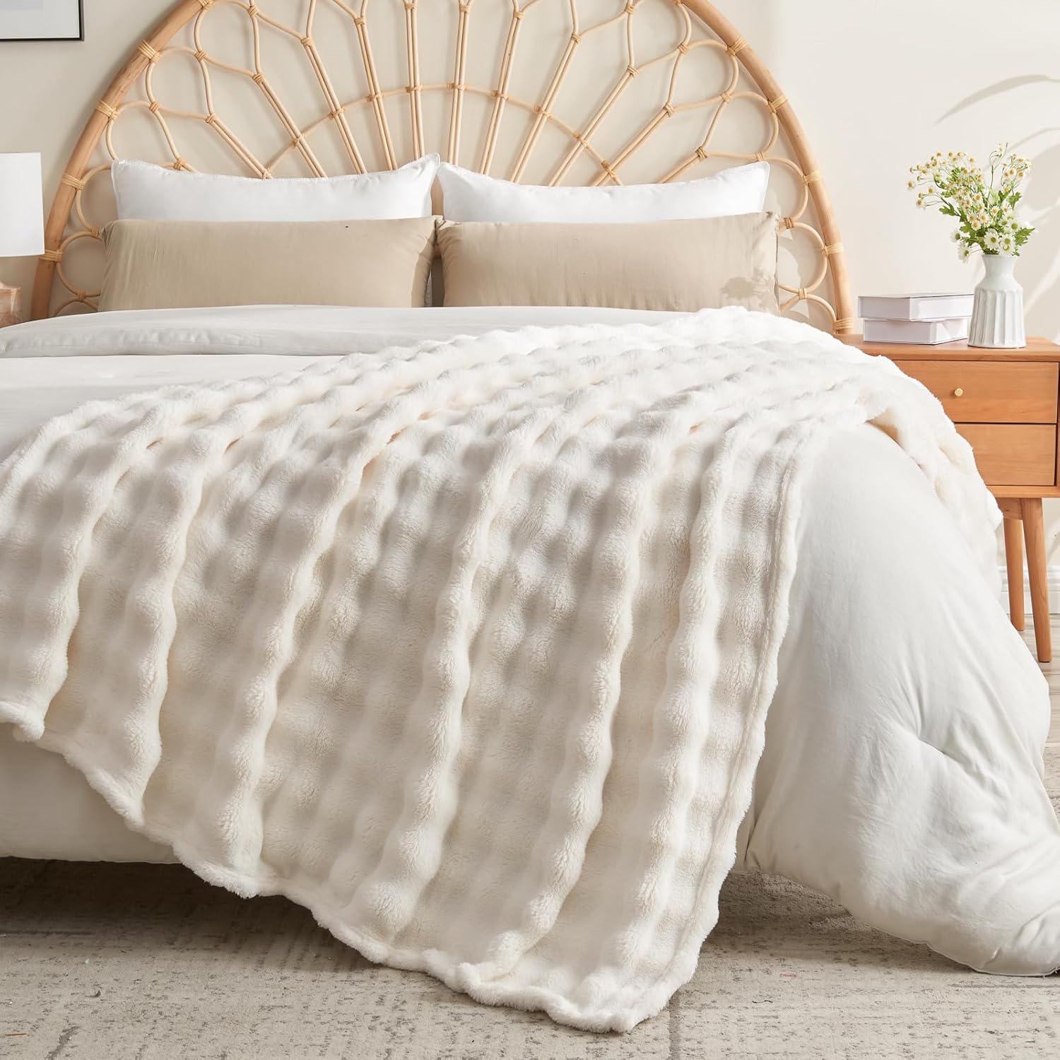 NEWCOSPLAY Pink 3D Ribbed Jacquard Throw Blanket & Flannel 3D Bubble Ivory Throw Blanket