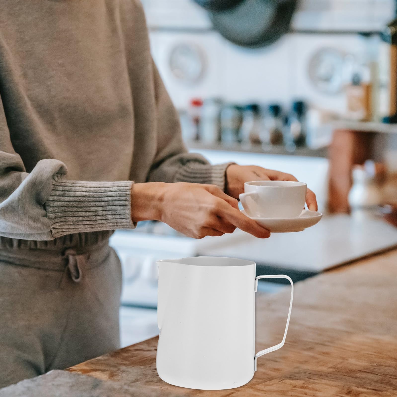 Jarra para Espumar Leche Acero Inoxidable Teflón Antideslizante Jarra para Café Latte con Fácil Vertido y Limpieza Ergonomía Cómoda Hogar y Cafeterías