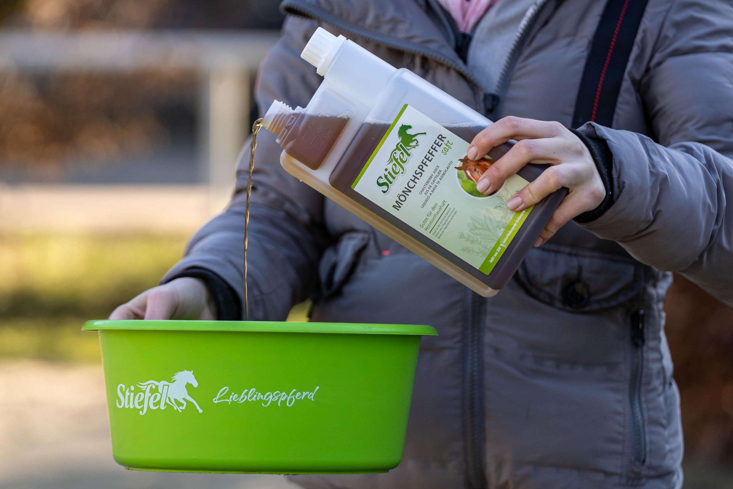 Stiefel Jus de poivre moine pour chevaux à partir d'un mélange d'herbes 100 % naturel, pour un soutien nutritionnel dans des phases particulières de la vie, flacon doseur 1 l
