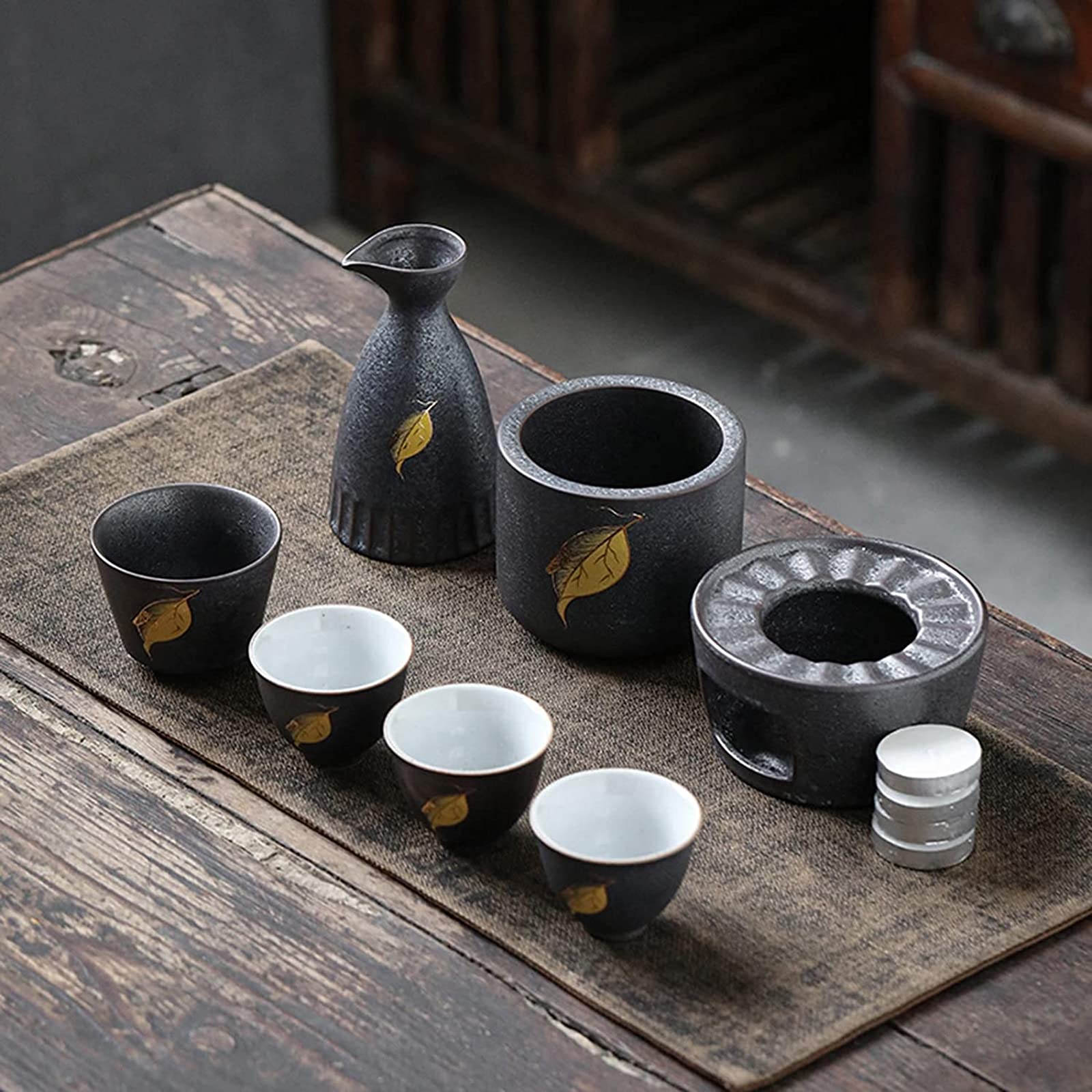 Ensemble de saké et tasses avec réchaud pour vos soirées japonaises