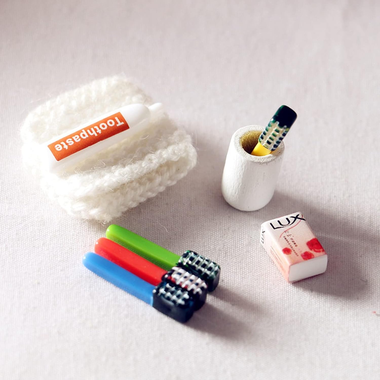 6Pcs/Set Dollhouse Miniature, Washing Supplies Miniature Creative Simulation, Plastic Dollhouse Toothpaste Toothbrush Model for Entertainment Dollhouse Accessories