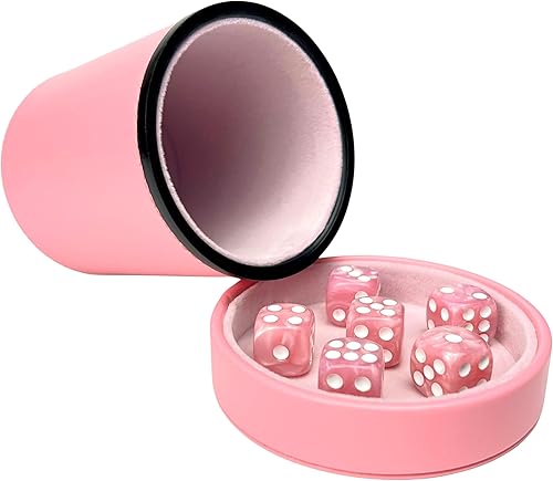 Luck Lab Taza de dados de cuero rosa con tapa que incluye 6 dados de perlas a juego, interior de terciopelo rosa para agitación silenciosa, uso para
