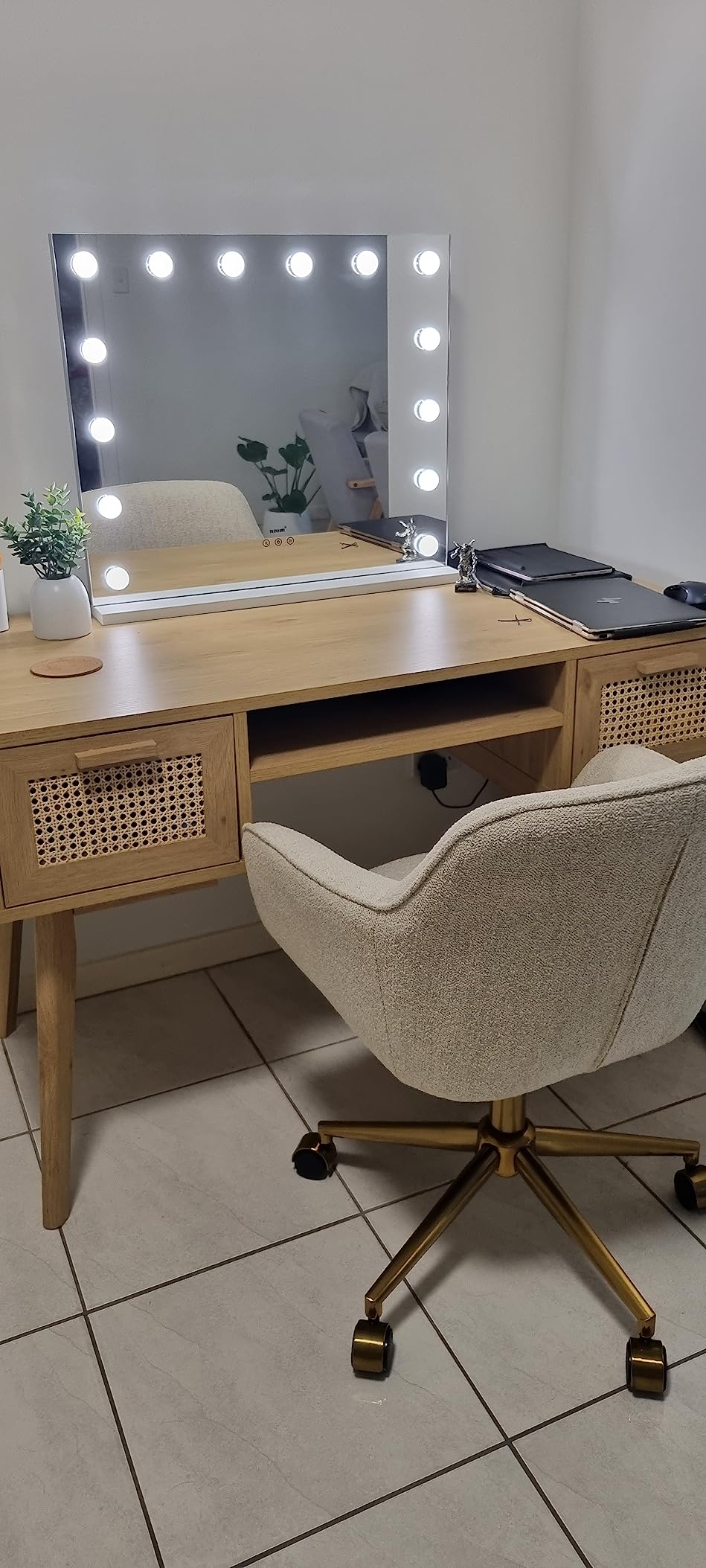 Maxkon Makeup Mirror with Light Hollywood Mirror Vanity Mirror 18 LED