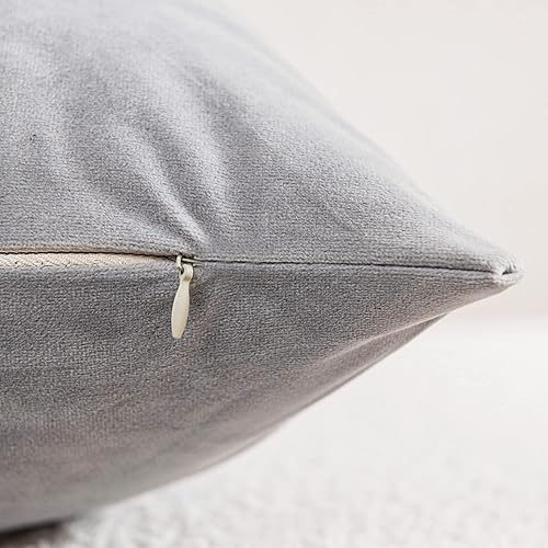 Miniatura 2 de Fundas de almohada decorativas 18x18 gris claro paquete de 2 fundas de almohada cuadradas de terciopelo suave para decoración del hogar estilo casa