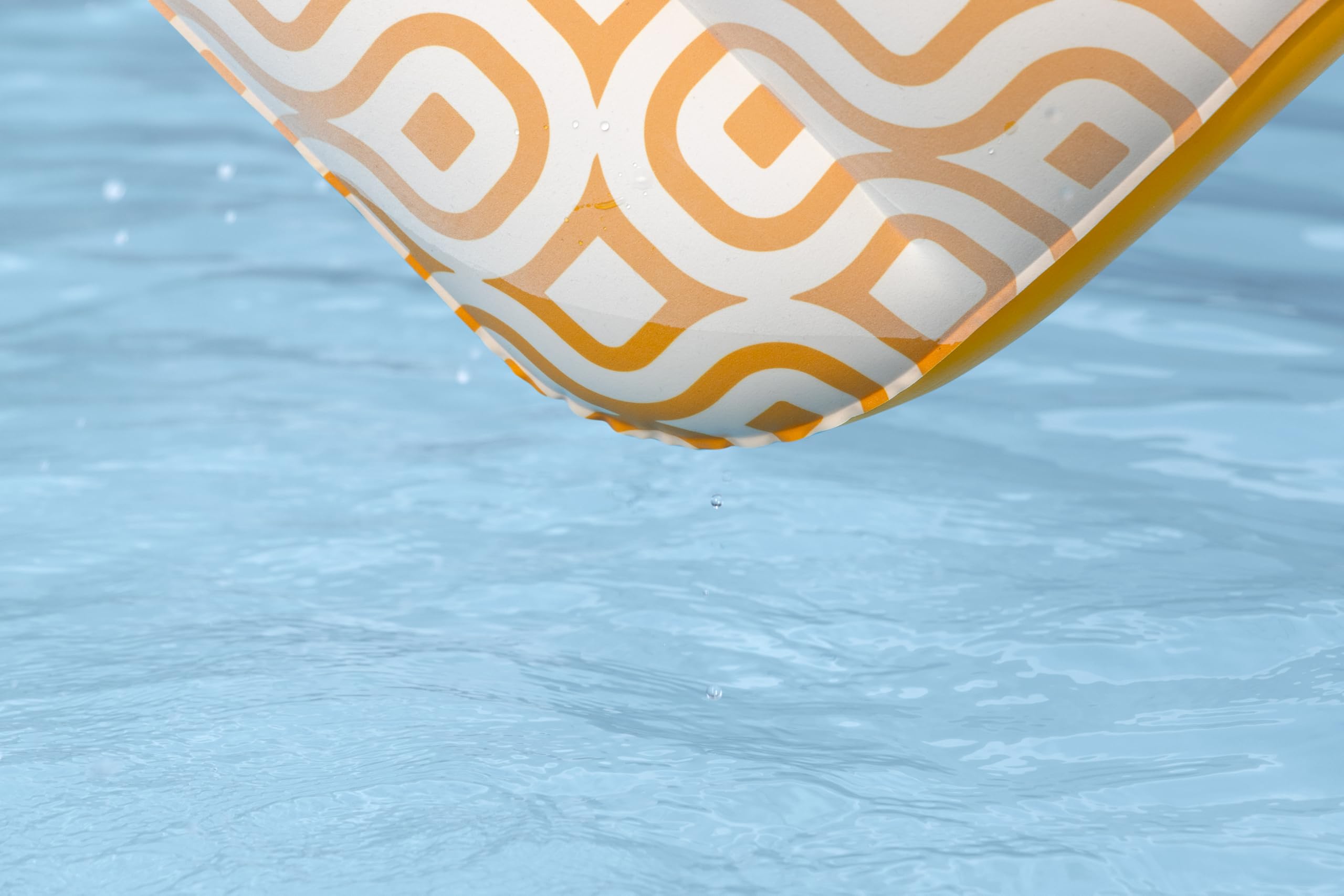 Bestway Luftmatratze mit Samtoberfläche, 169 x 77,5 x 30,5 cm, 1 Person, PVC, 2 Luftkammern, Samtoberfläche, Integrierter Getränkehalter, Sicherheits- und Schnellverschlussventil, Reparaturflicken