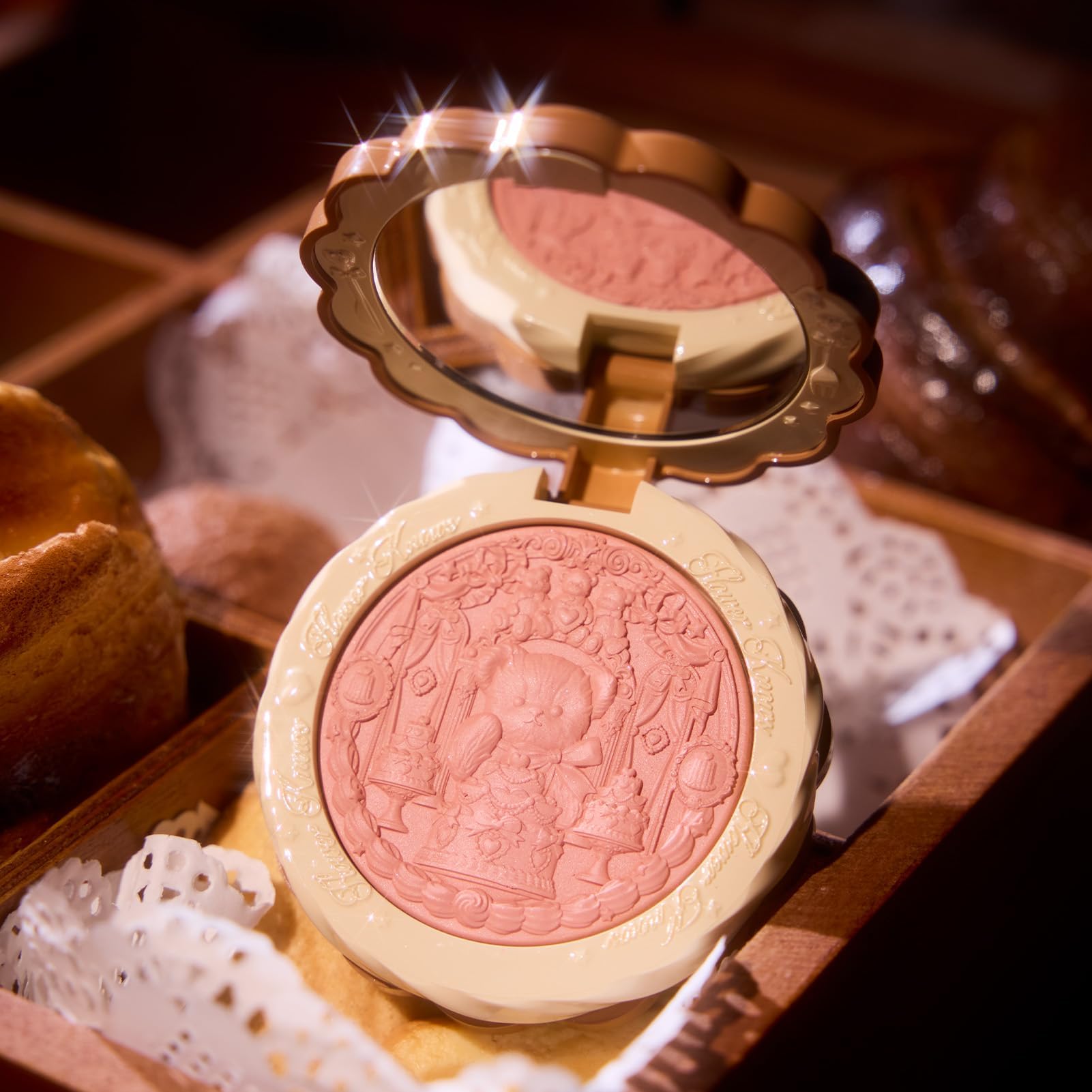 La collection Sweetie Bear Blush satiné en soie, blush poudre rose pêche scintillant pour les joues Flower Know, maquillage pour le visage modulable et estompable, doux et longue tenue (Garden Picnic)