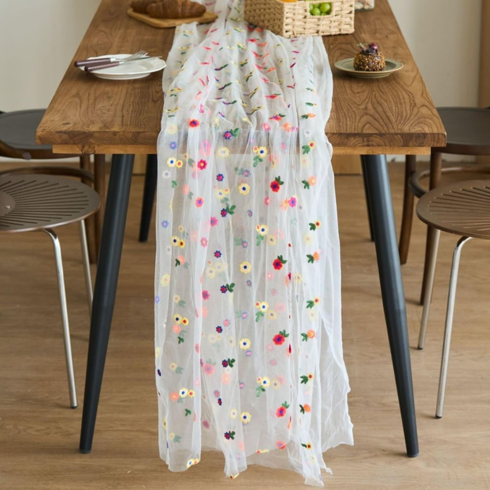 Chemin de table lavable en polyester brodé pour repas de fête