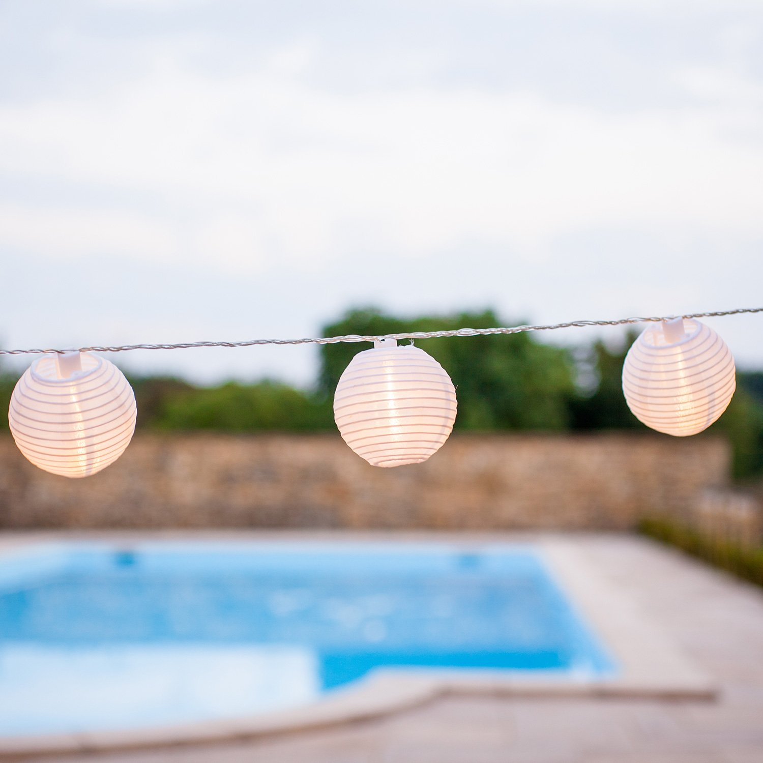 Lights4fun 3x 20er Lampion LED Lichterkette koppelbar warmweiß Innen Außen Sommer Deko Balkon Lampion Ballonlichter Party Netzstecker Garten Girlande Lichterkette Camping [Energieklasse A++]