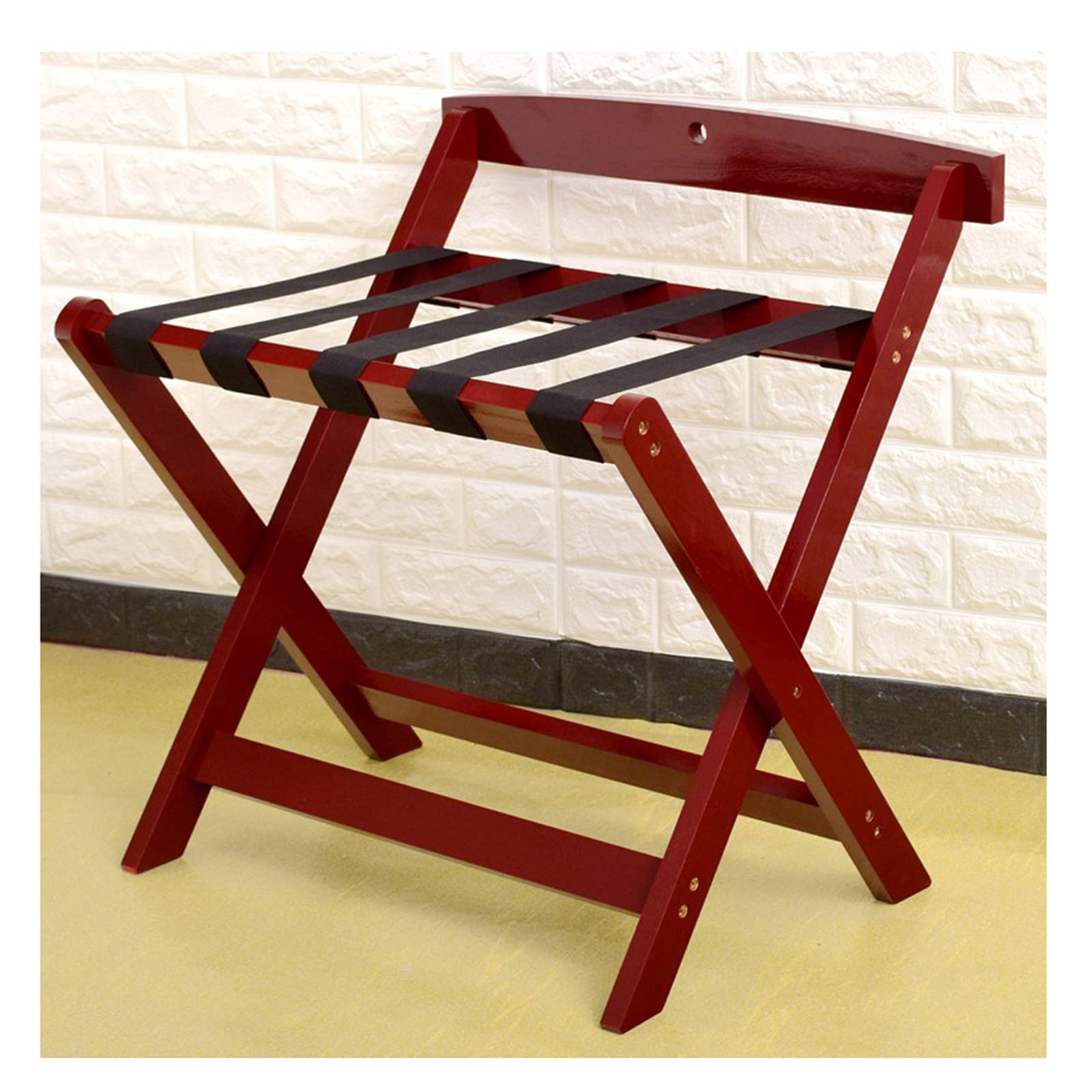 Porte-bagages en bois vintage blanc pour une chambre d'amis accueillante