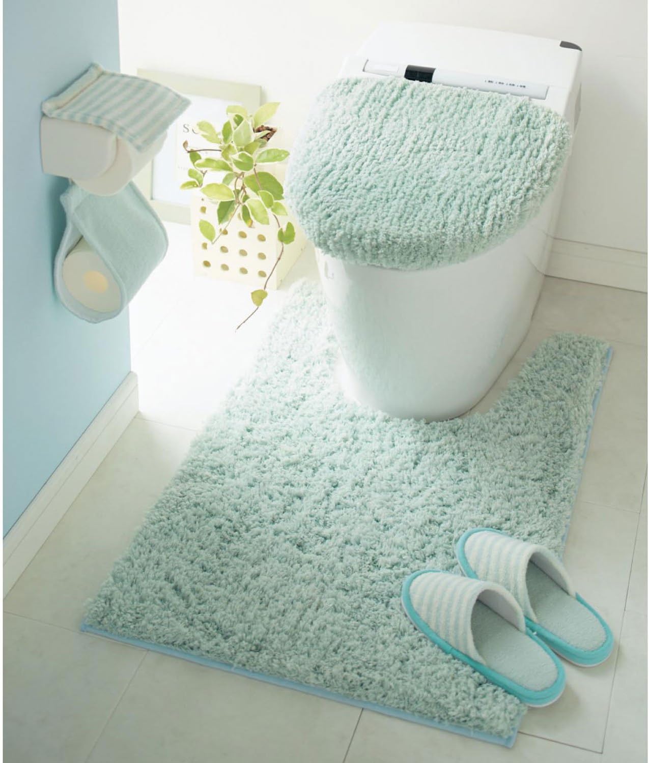 Amazon｜[ベルメゾン] トイレマット ふたカバー 2点 セット 洗える ミント 標準(円形)マット＆温水フタセット｜トイレマット・タンク