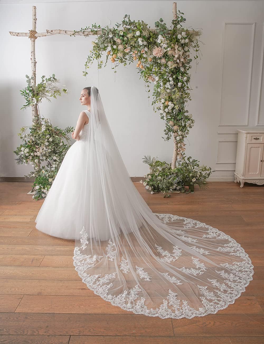 EllieWely Womens 1 Tier Royal Lace Wedding Bridal Veil With Metal Comb Ivory X60