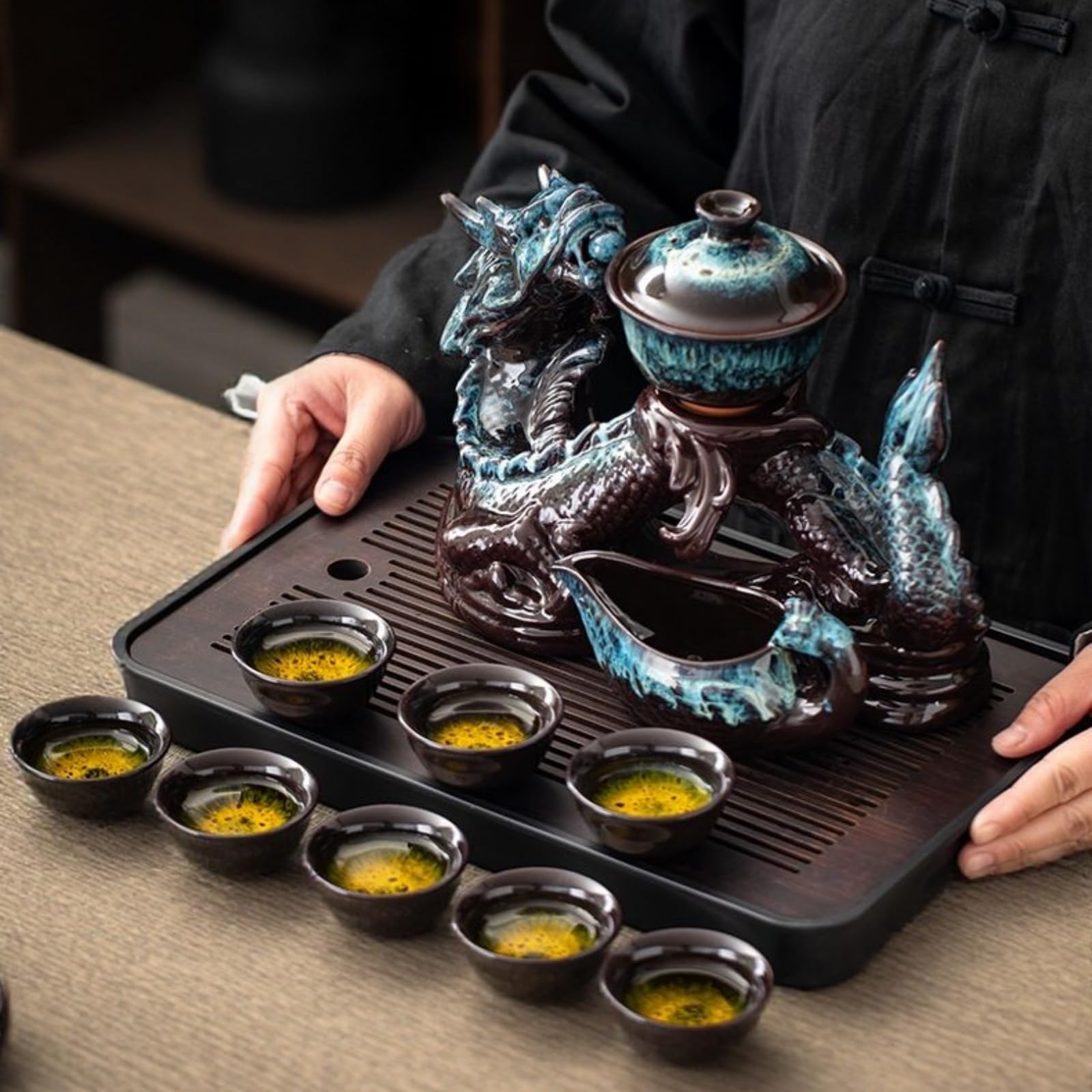 Chiński zestaw do herbaty Gongfu – ceramiczny czajniczek z zaparzaczem, 8 filiżanek, półautomatyczny, z motywem smoka do herbaty liściastej