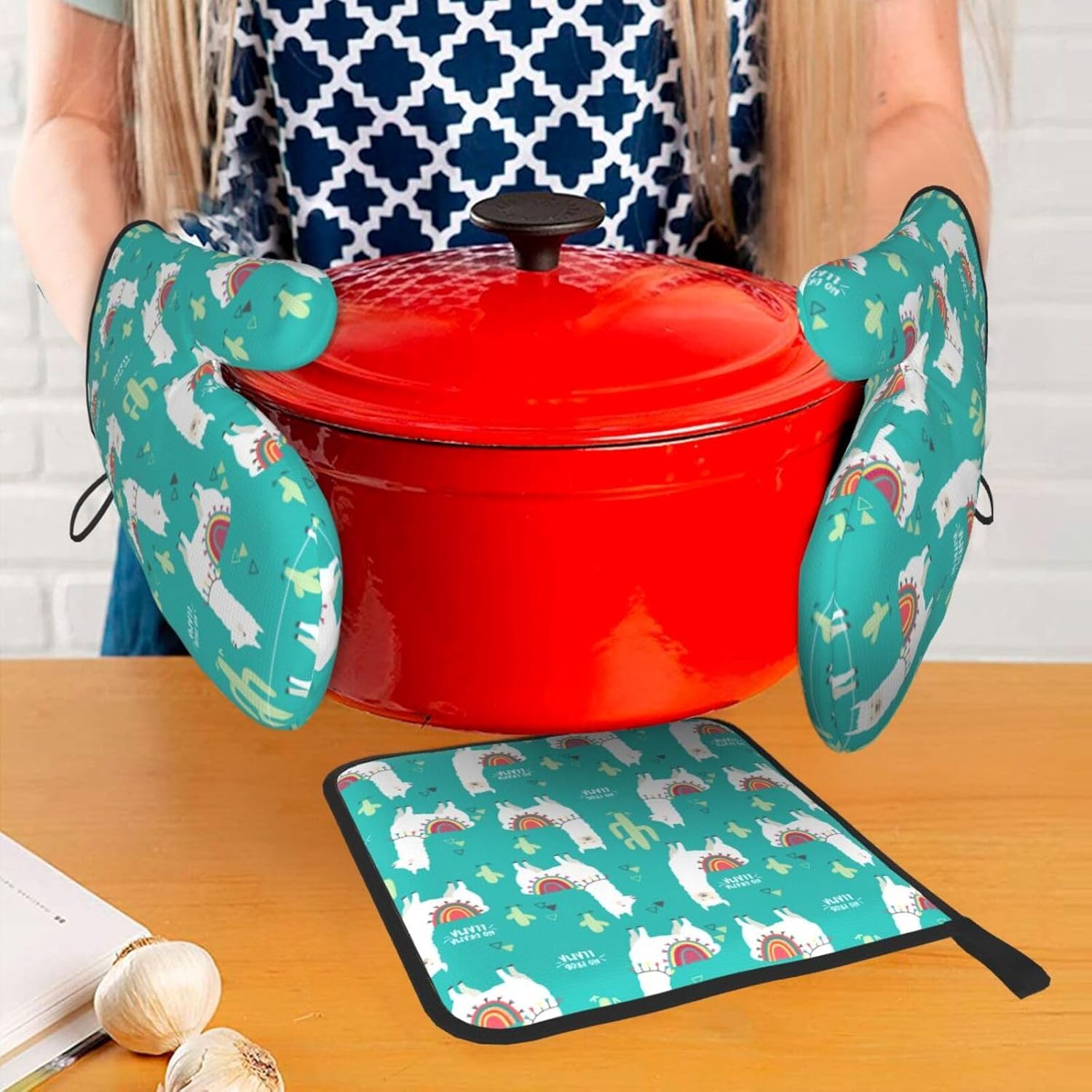 Cute White Llama and Cactus Print Heat Resistant Microwave Gloves, Used for Baking, Cooking, and Fashion Kitchen Essentials