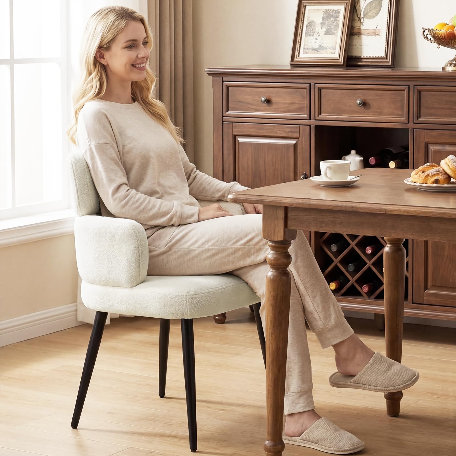 Hellove Chaise Salle a Manger Beige Lot de 1, Chaise de Cuisine avec Accoudoirs, Fauteuil Salon à Pieds croisés Rembourrée, Moderne Dining Chair avec Pied en Métal pour Chambre Cuisine Coiffeuse