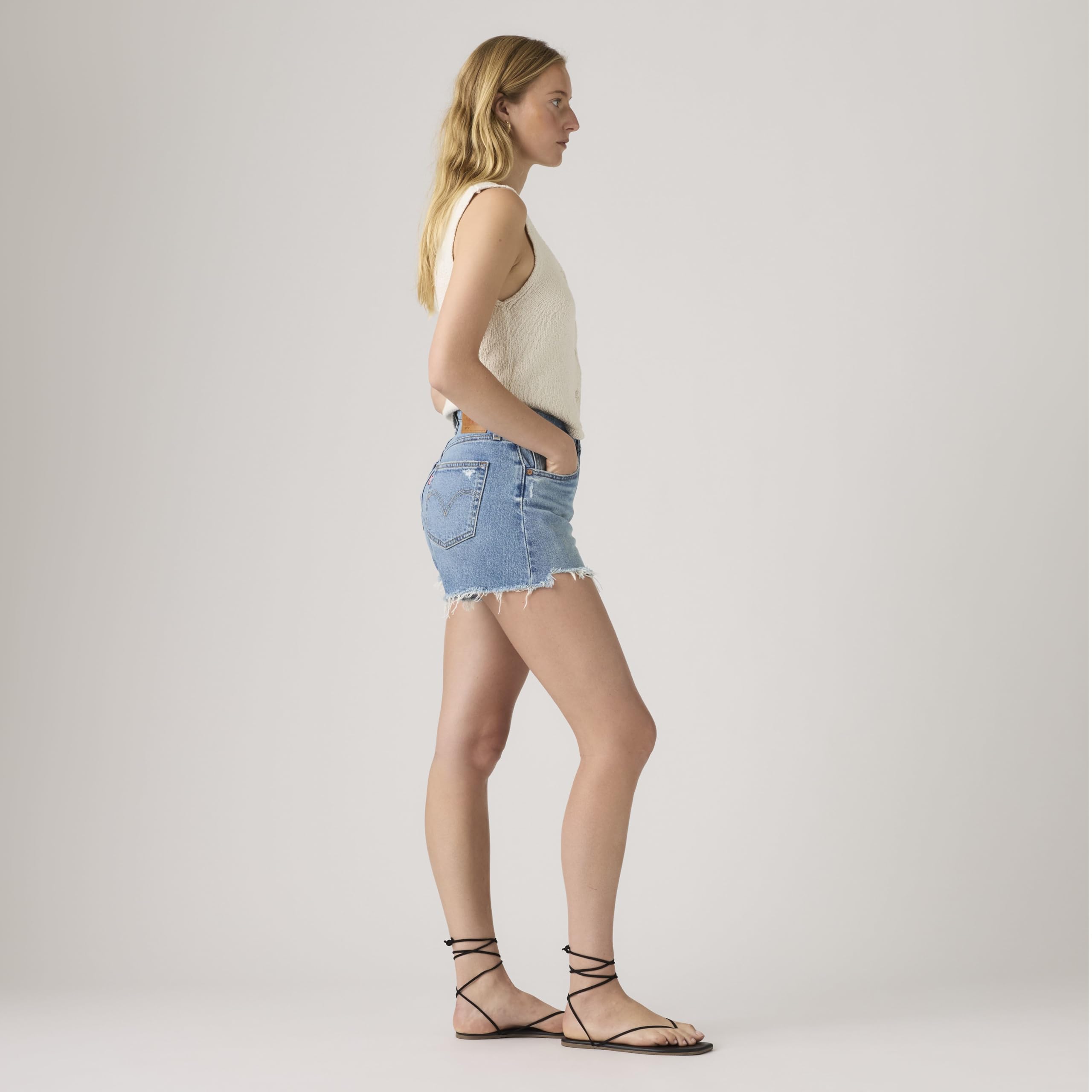 Levi's Damen Jeansshorts 501 Curve mit fransigem Saum, Mid Rise, Blau (En Masse), 30 Ansicht 3