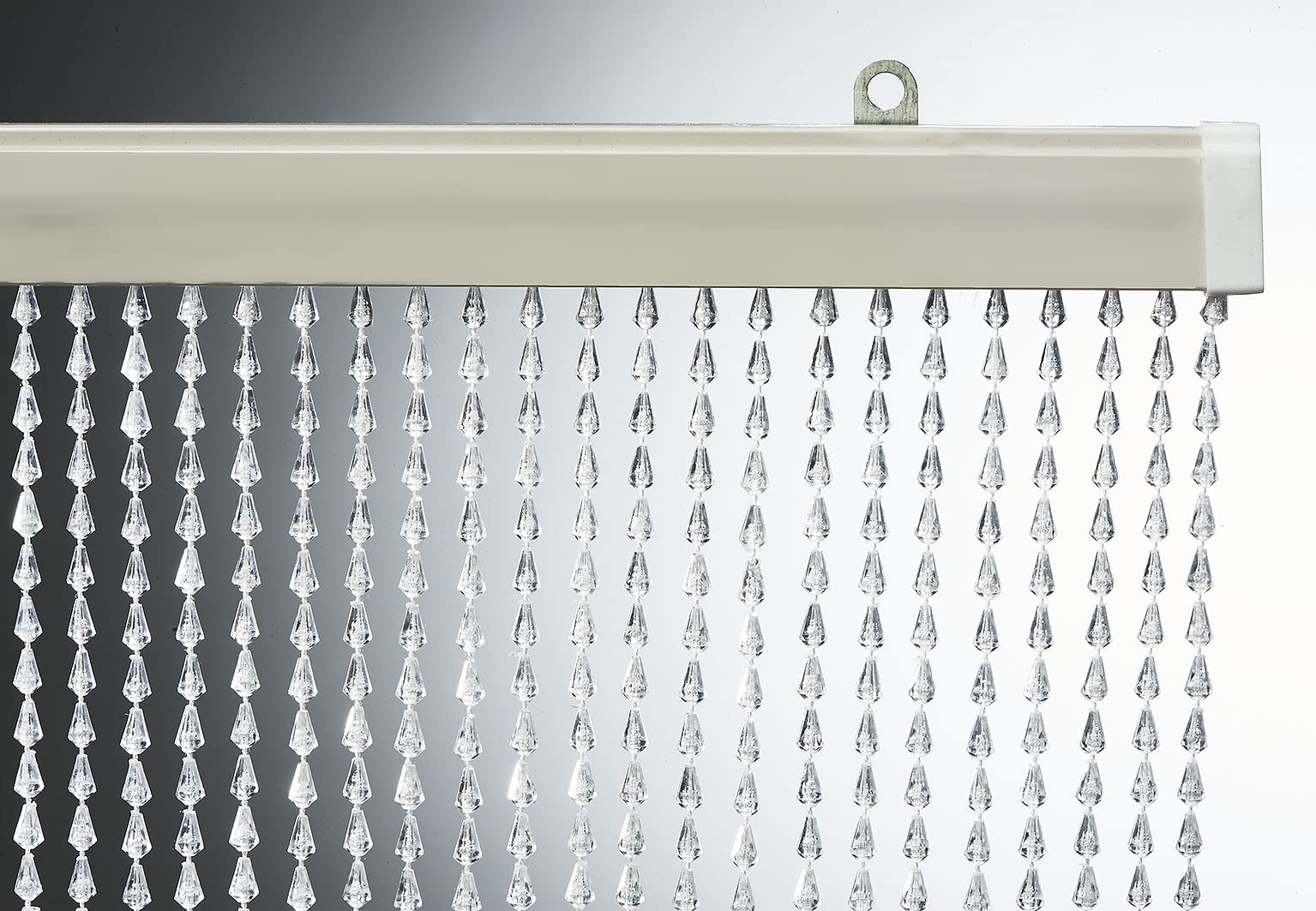Kobolo Türvorhang Clear, 90x200 cm, 72 Stränge, transparenter Kunststoff-Perlenvorhang, dekorativer & pflegeleichter Fliegenvorhang und Raumteiler für Balkon, Terrasse, Tür oder Fenster