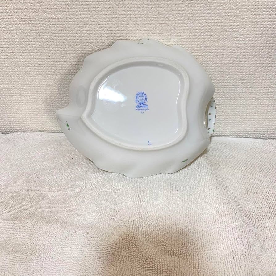 ヘレンド　リーフ型サービスプレート(未使用、実家保管品) Amazon.co.jp: HEREND ヘレンド リーフ型プレート アポニー