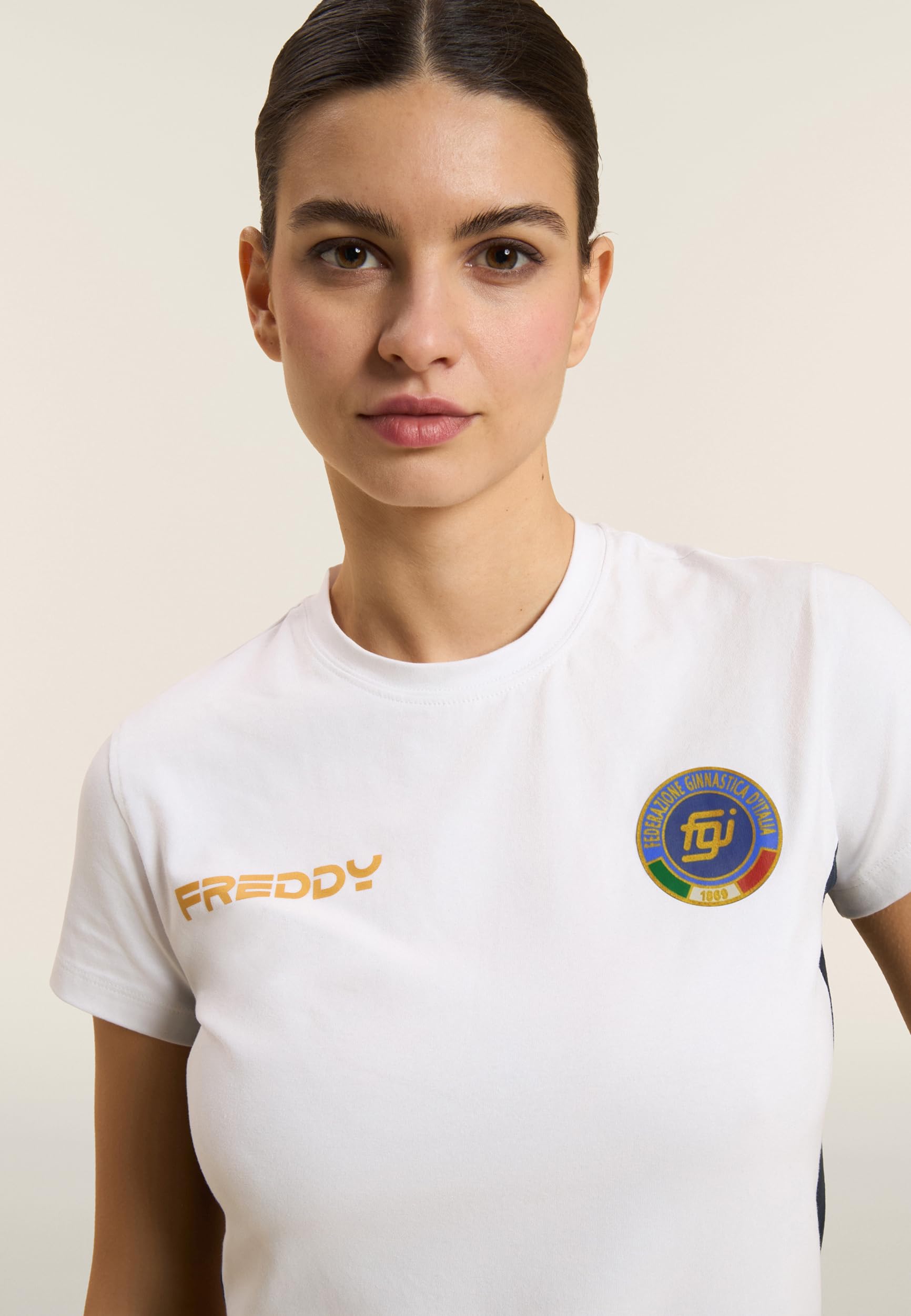 FREDDY - Maglietta Donna Nazionale Italiana di Ginnastica FGI in Jersey di Cotone Elasticizzato - T-Shirt con Girocollo Bianco con Maxi Stampa ITA sulla Schiena