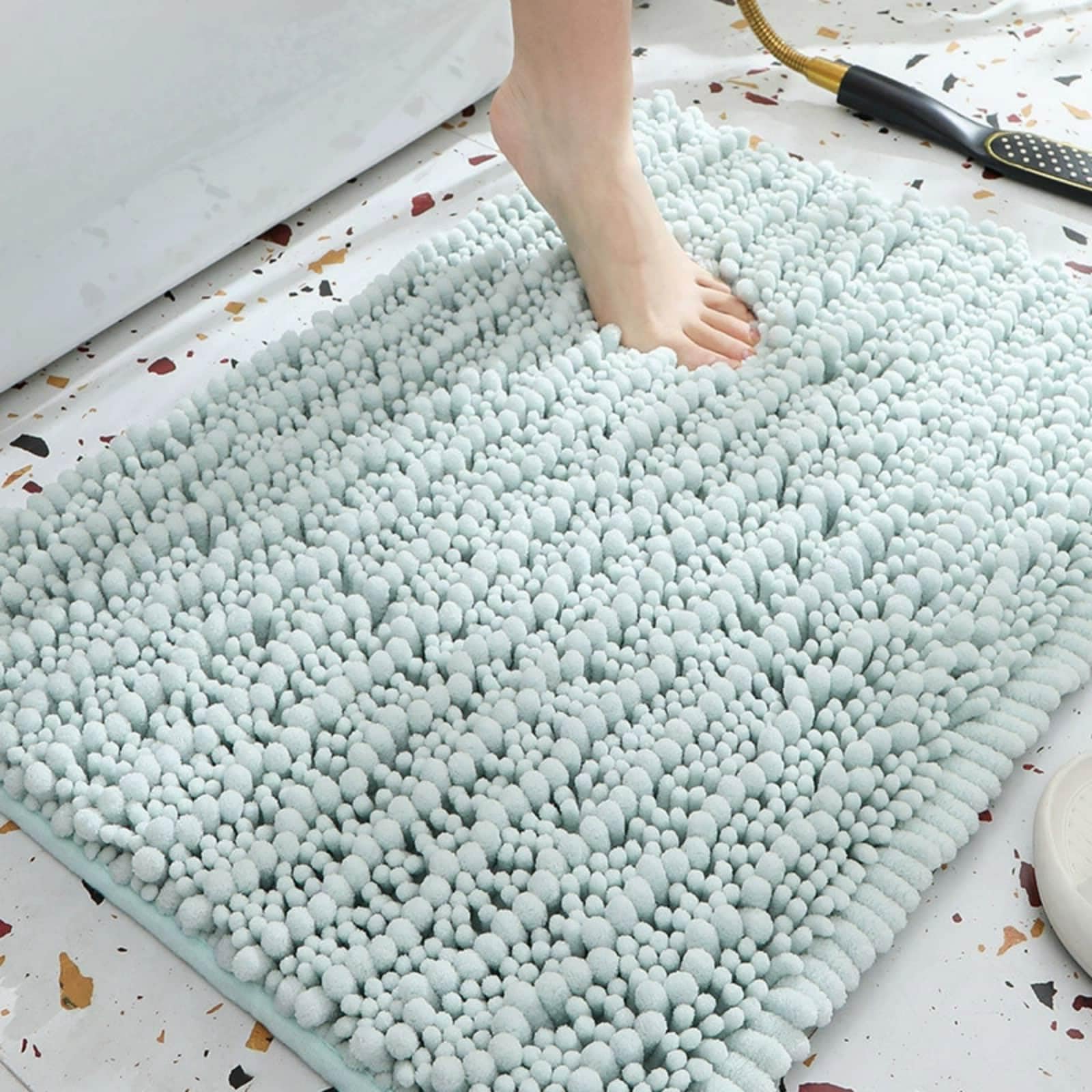 Chickwin Chenille Bath Mat Non Slip, Soft Absorbent Bathroom Mat Fluffy Chenille Bathmats Thick Microfiber Bath Foot Carpet Bathroom Carpet Rugs for Shower Floor (Light Blue,43x61cm)