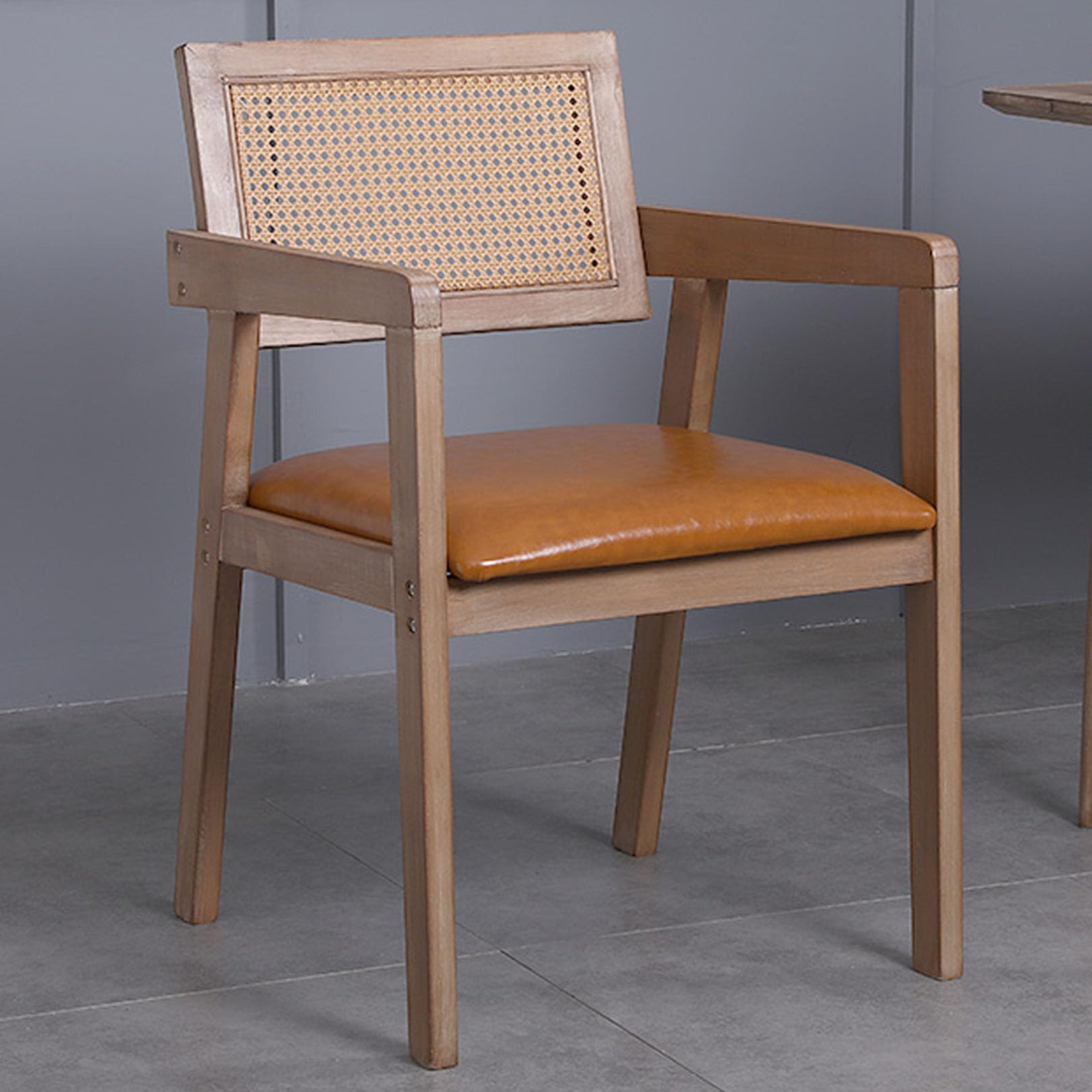 ダイニングチェア　無垢材背もたれ付き Amazon｜天然籐背もたれ付き無垢材ダイニングチェア、木製アームレスト