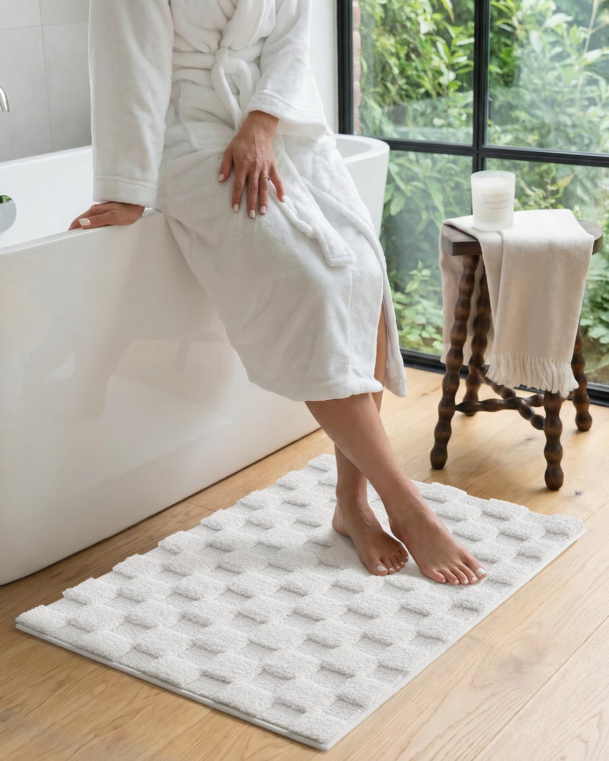 Color&Geometry Super Absorbent Bathroom Rugs, Machine Washable Non-Slip Bath mats for Bathroom Decor Accessories, White, 20"x32"