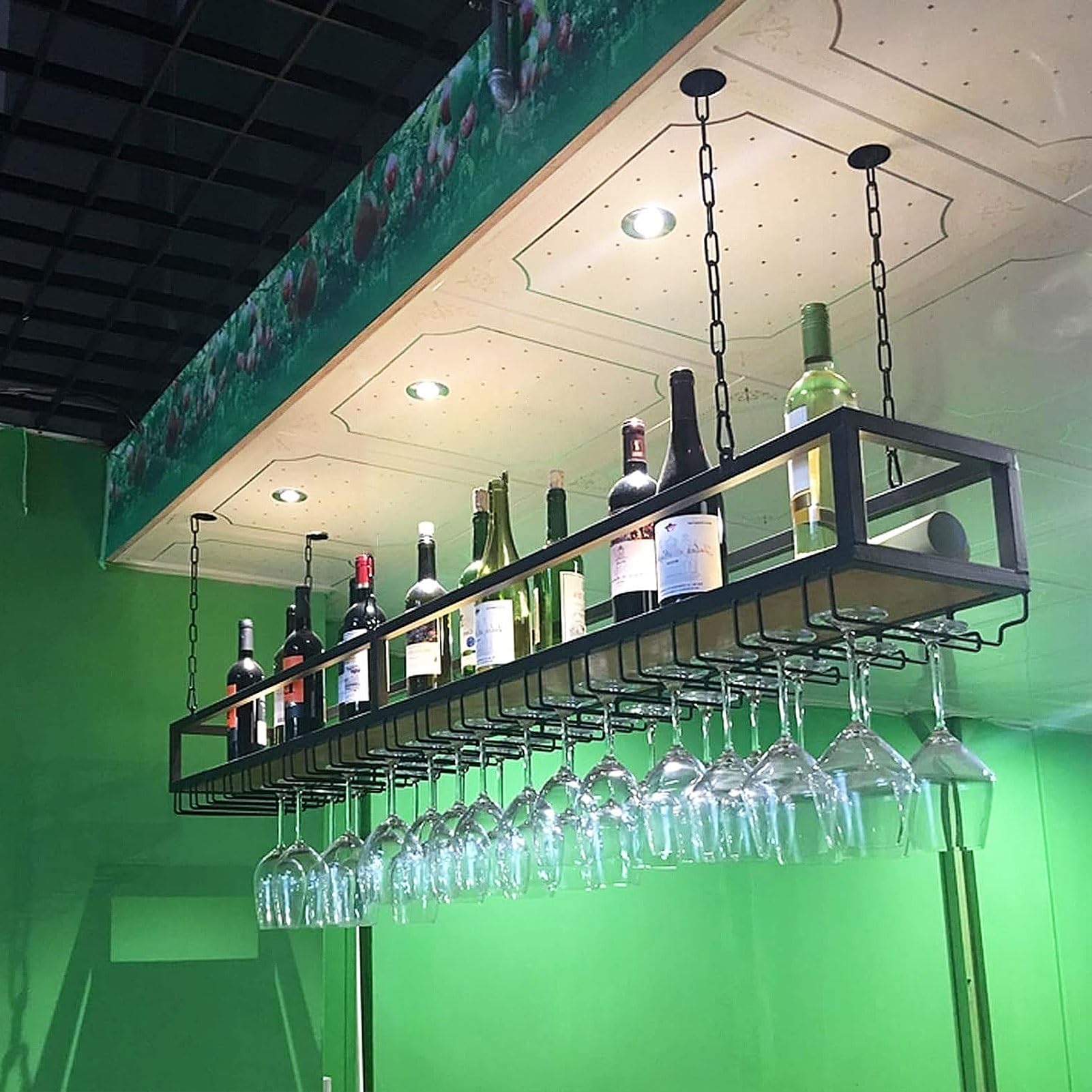 Casier à vin pour mur afin de gagner de la place avec son support de verre suspendu