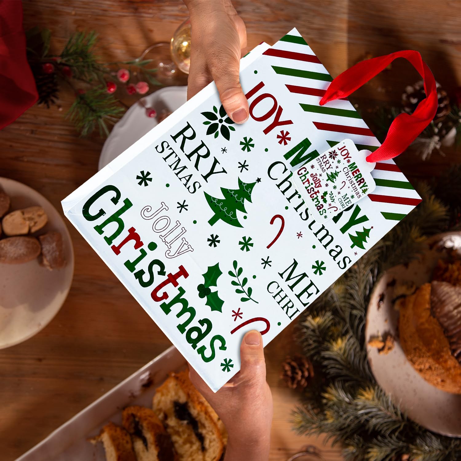 GITMIWS Paquete de 12 bolsas de regalo de papel de Navidad con papel de seda, bolsas de regalo de Navidad medianas de 9 pulgadas a granel con asas, bolsas de regalo de Navidad para regalos de niños,