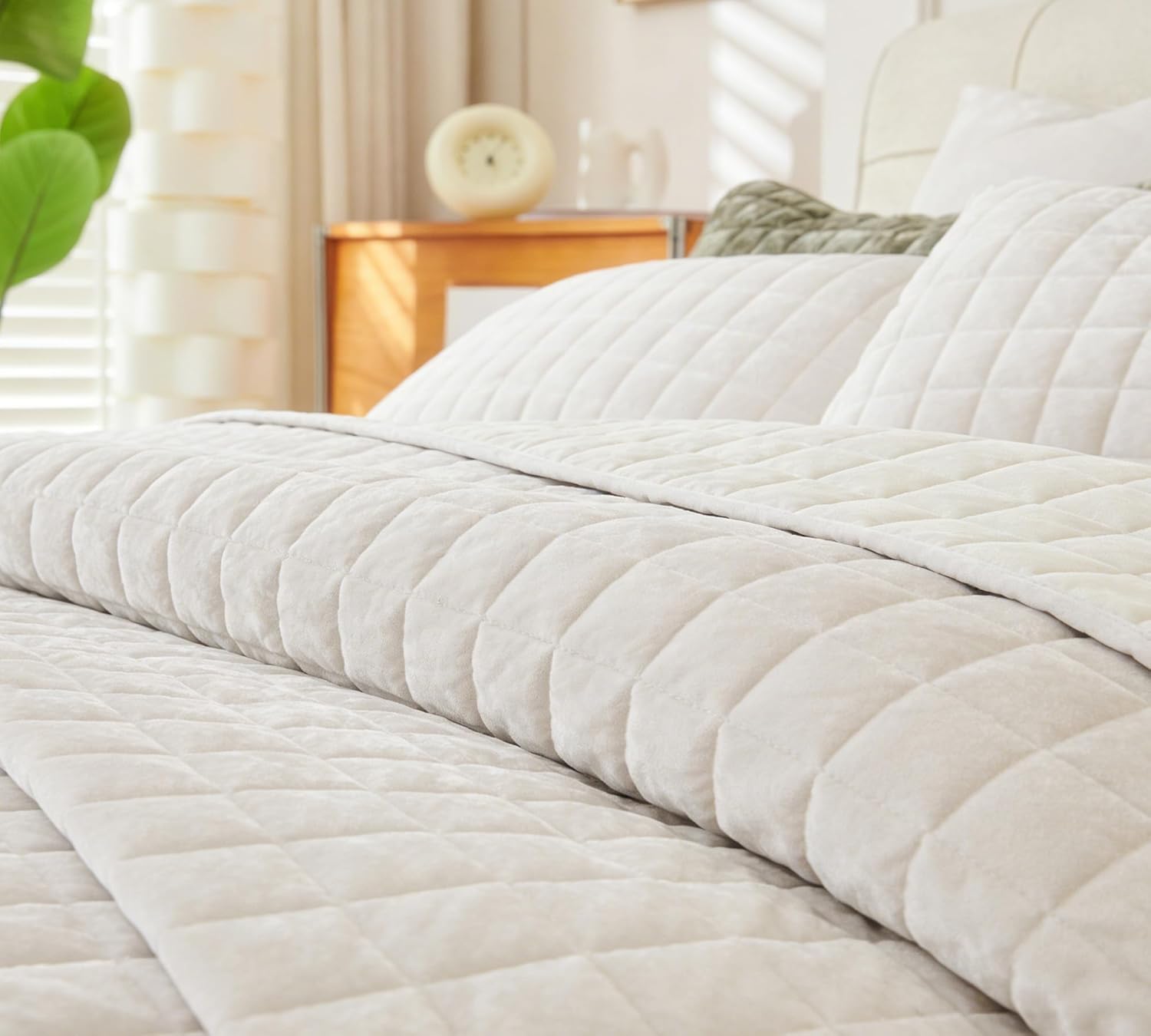 Luxurious Velvet Quilt Oversize King Size Set 120"x128" Ultra Soft Bedding Set Quilted Bedspread Coverlet with 2 Matching Pillow Shams for All Seasons,Cream White - Image 2