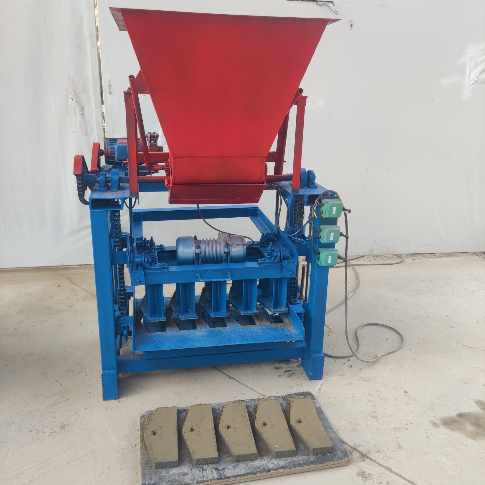Fabricante de bloques de hormigón de núcleo hueco para constructores y renovaciones de viviendas