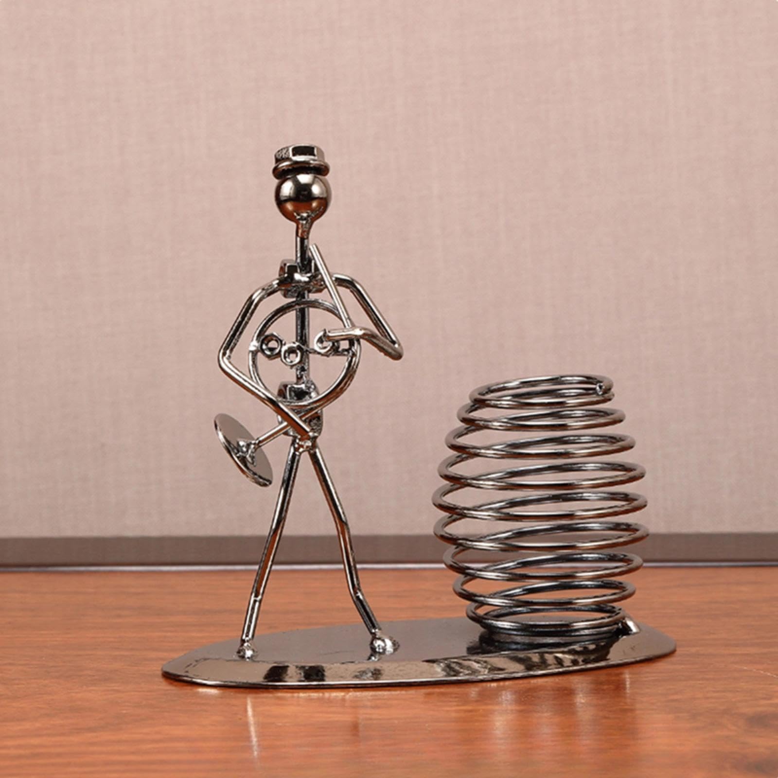 Figurines de musicien en métal pour briser la monotonie d'un bureau vide