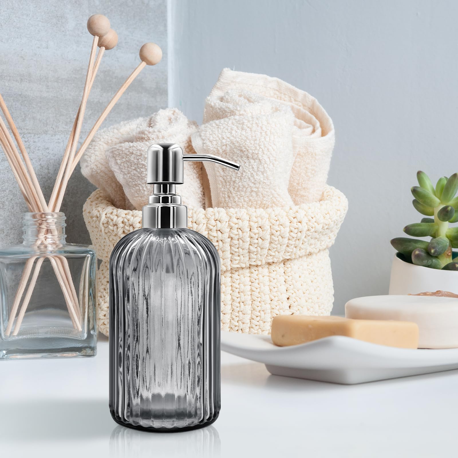 Distributeur de savon en verre de 532 ml avec pompe en acier inoxydable, bouteille de savon liquide rechargeable au design moderne côtelé pour salle de bain, cuisine, savon pour les mains, savon à