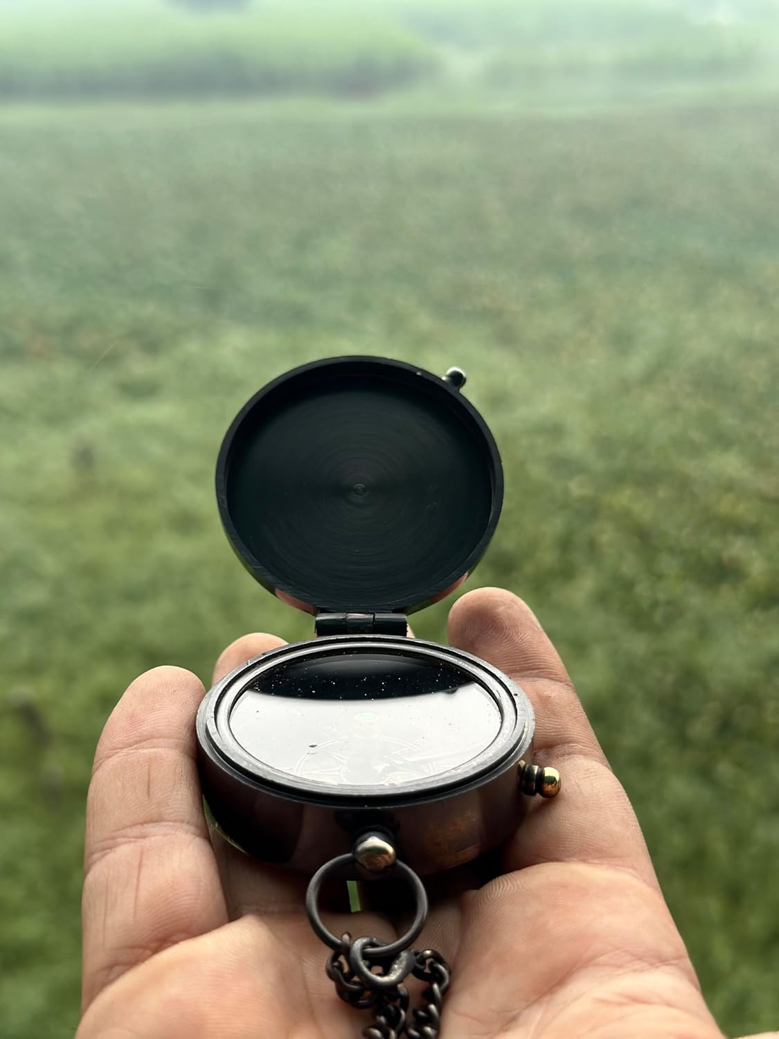 Brass Pocket Compass with Thoreau Quote – Go Confidently in the Direction of Your Dreams | Engraved Gift for Graduation, Wedding, Groomsmen, Baptism, Anniversary