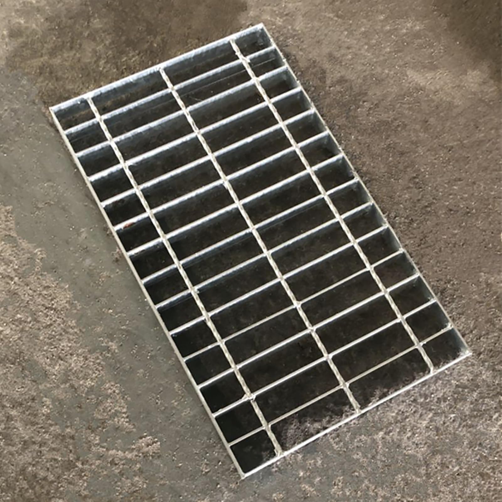 Cubierta de rejilla de drenaje galvanizada duradera para desagües pluviales al aire libre, alcantarillados o zanjas, placa de drenaje para entradas y áreas de estacionamiento (25 x 50 cm)