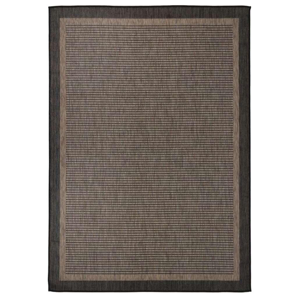 Tapis de terrasse marron foncé pour aménager un salon de jardin chaleureux