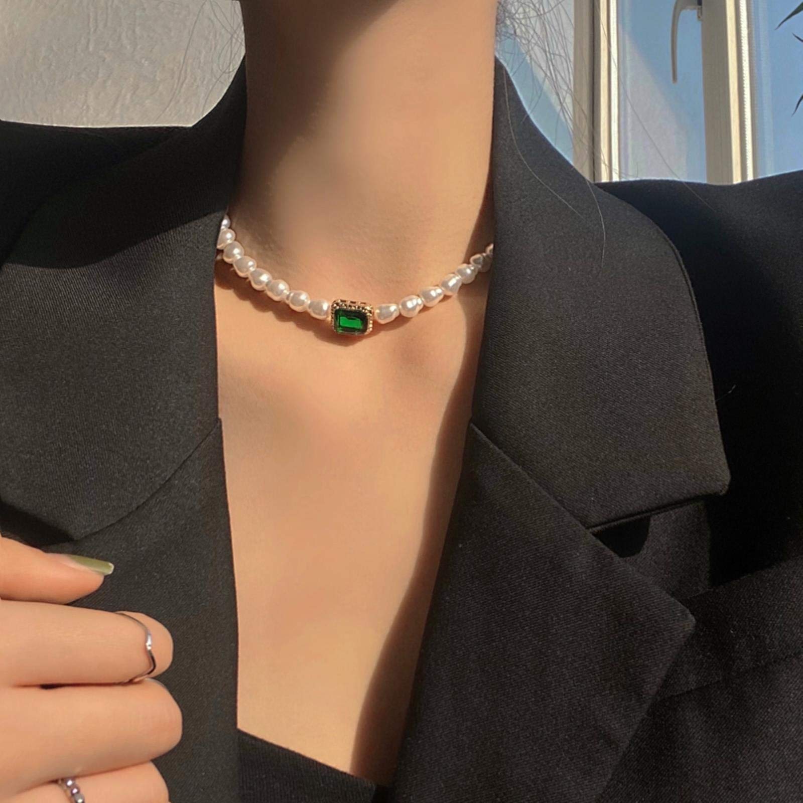 Collar corto de clavícula con perlas de imitación barrocas de cristal verde cuadrado geométrico retro de moda for mujer, joyería de novia ，Collares