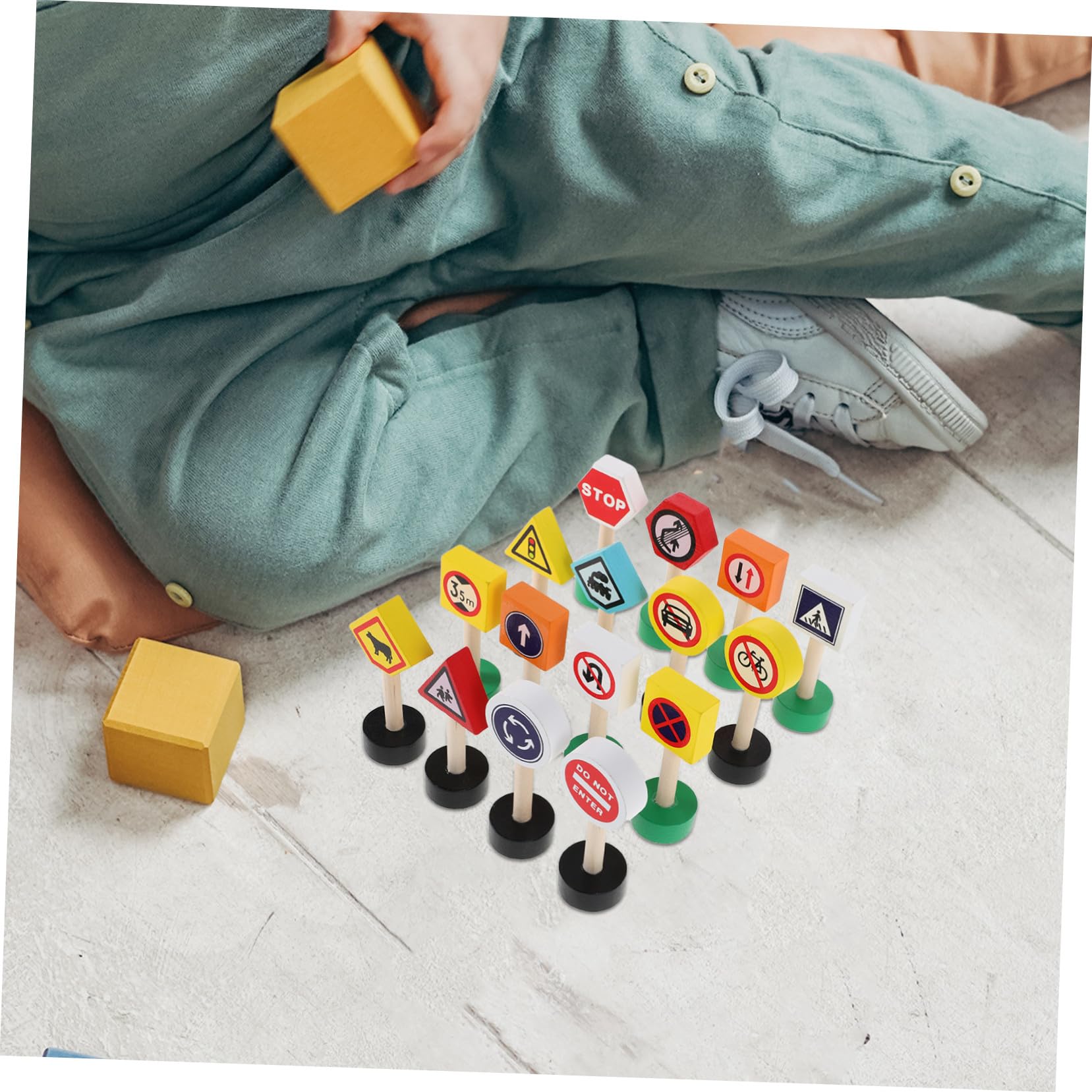 Beaupretty Ensemble de Panneaux de Signalisation pour Garçon et Filles en Bois Coloré, 16 Pièces, Jouet Éducatif pour Apprentissage Interactif et Sensibilisation la Sécurité la Maison