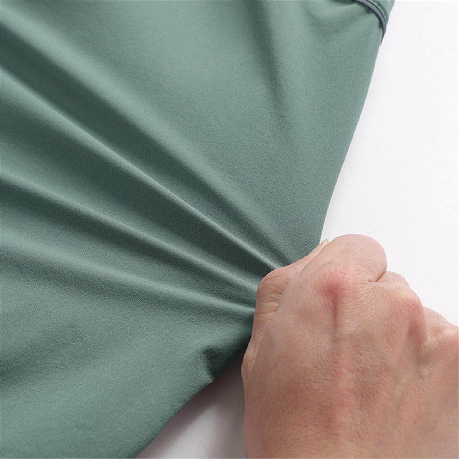 Athletic Shorts for Men Gym Running Workout Shorts Comfort Elastic Waistband Quick Dry Activewear with Zipper Pockets