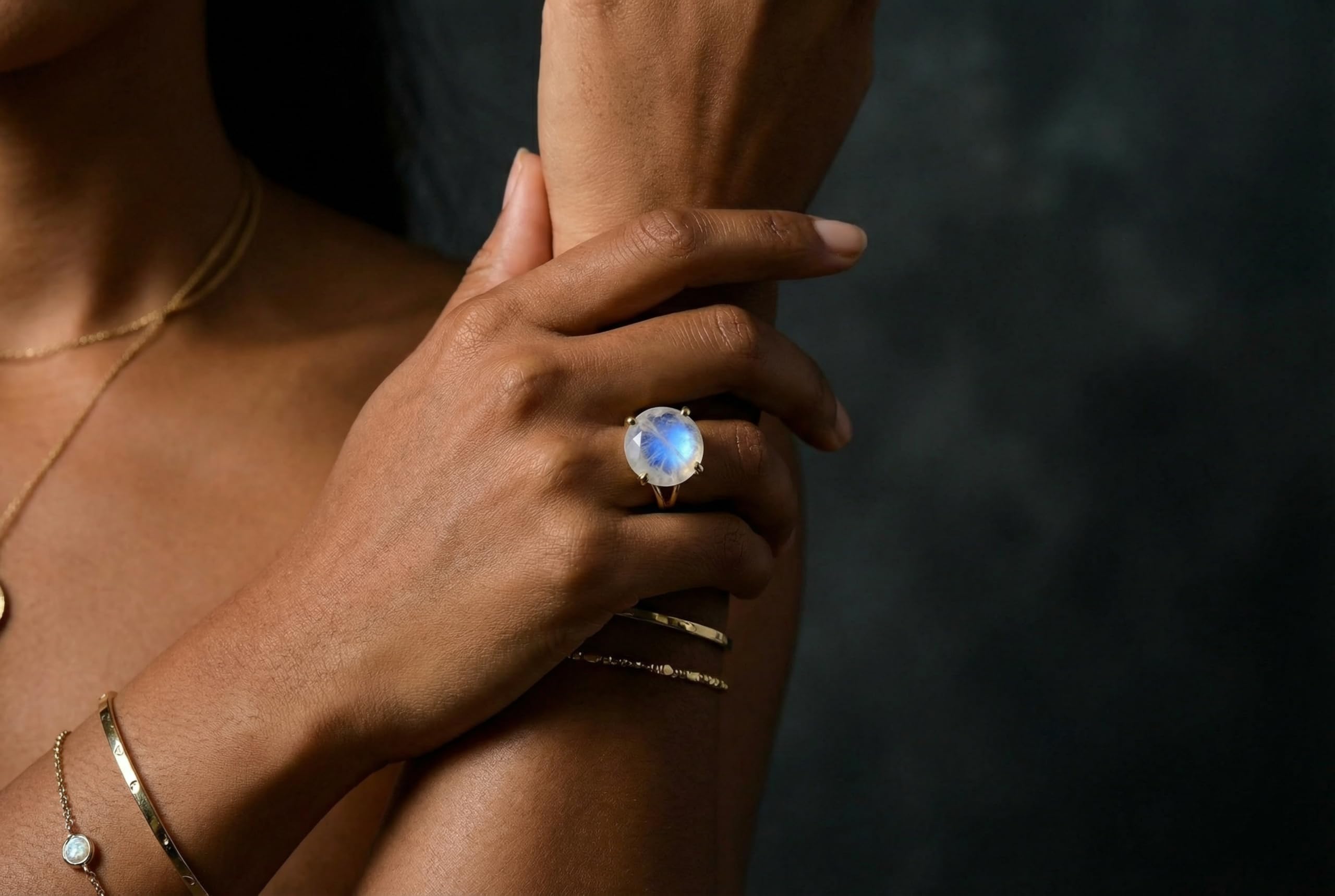Anillo de Joyería de Piedra de Luna Iridiscente - Anillo Redondo de Oro de 14k Personalizado - Anillos de Compromiso de Boda Únicos - Regalo de Aniversario, Cumpleaños y Día de la Madre
