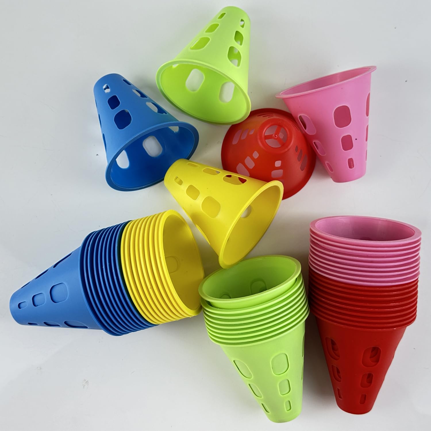Coni di Slalom,Slalom Coni di Allenamento，Coni per Allenamento Sportivo, Set da 50 Pezzi, Ostacoli per l'allenamento di Bambini, Calcio e Pattinaggio a rotelle