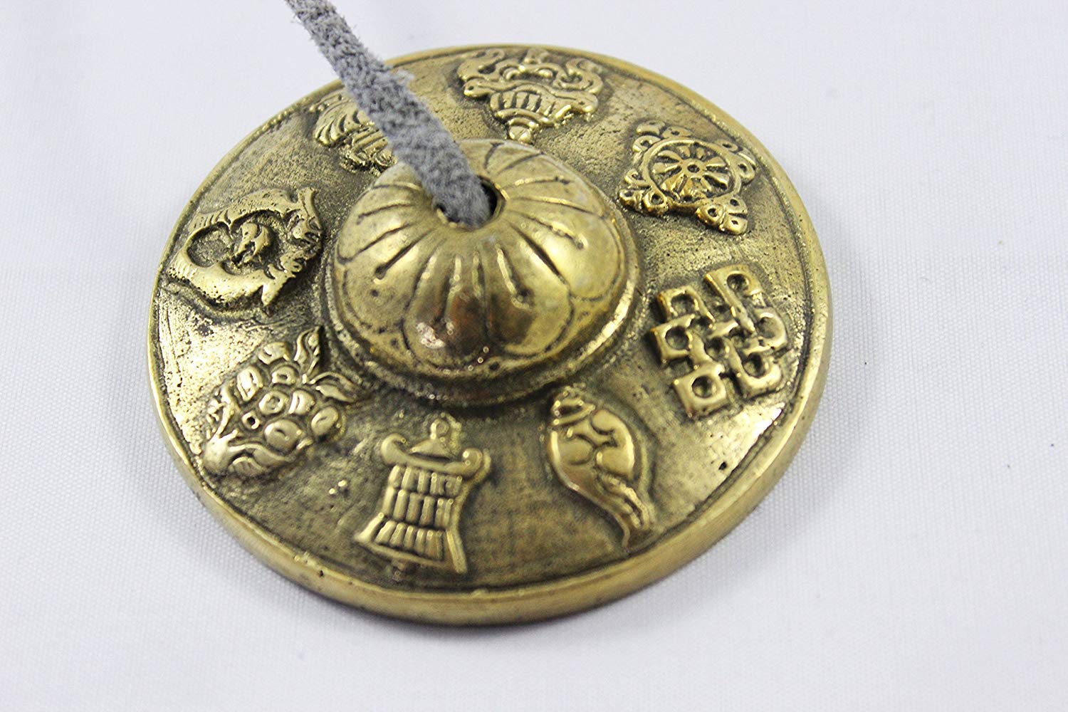 Campana de meditación tibetana Tingsha de 6,6 cm, 8 símbolos auspiciosos bellamente grabados en las superficies, afinada y fabricada a mano en Nepal