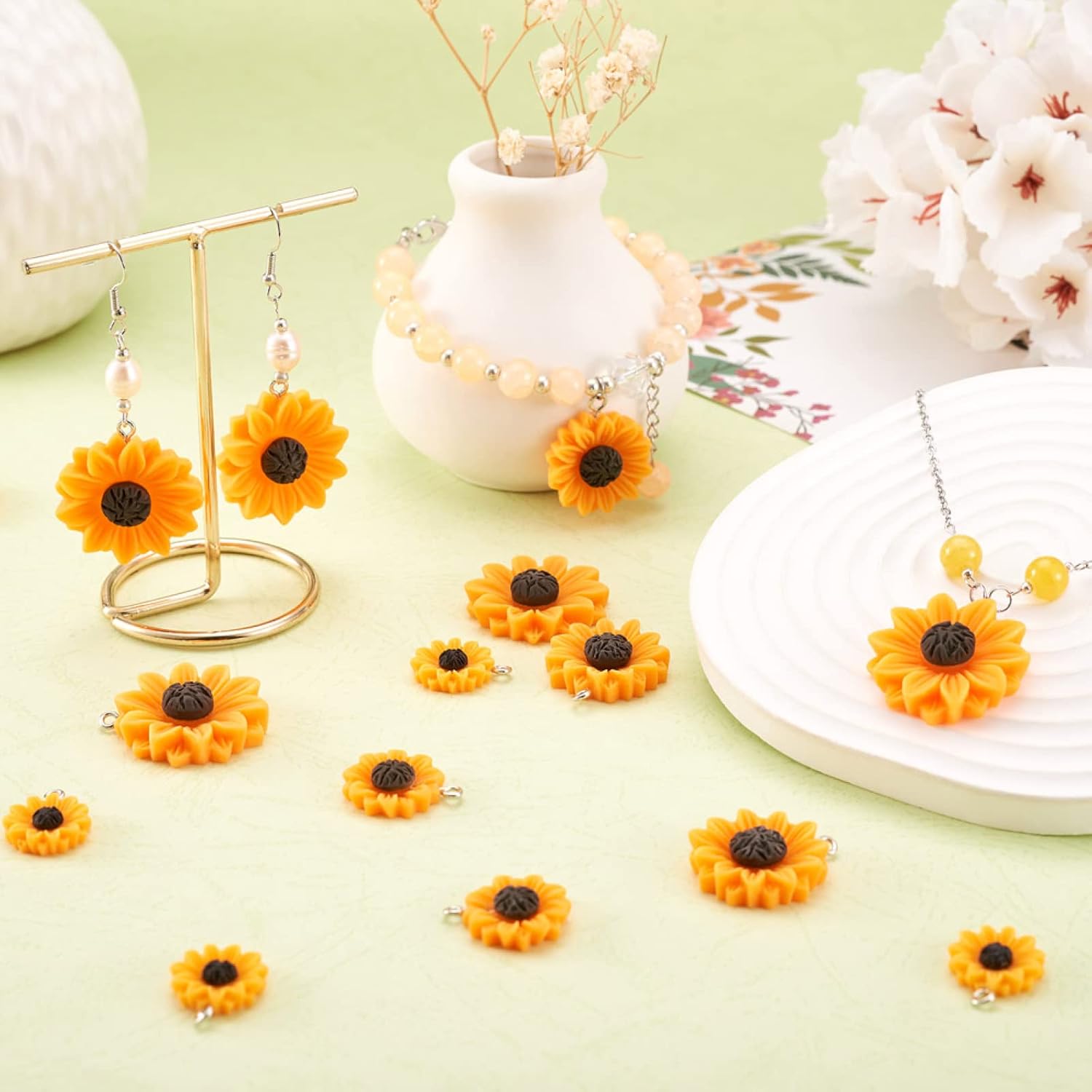Spritewelry 40Pcs Resin Sunflower Charms Pendants 4 Size Orange Daisy Flowers with Platinum Tone Iron Loop for Jewelry Making Necklace Earrings Bracelet Handmade