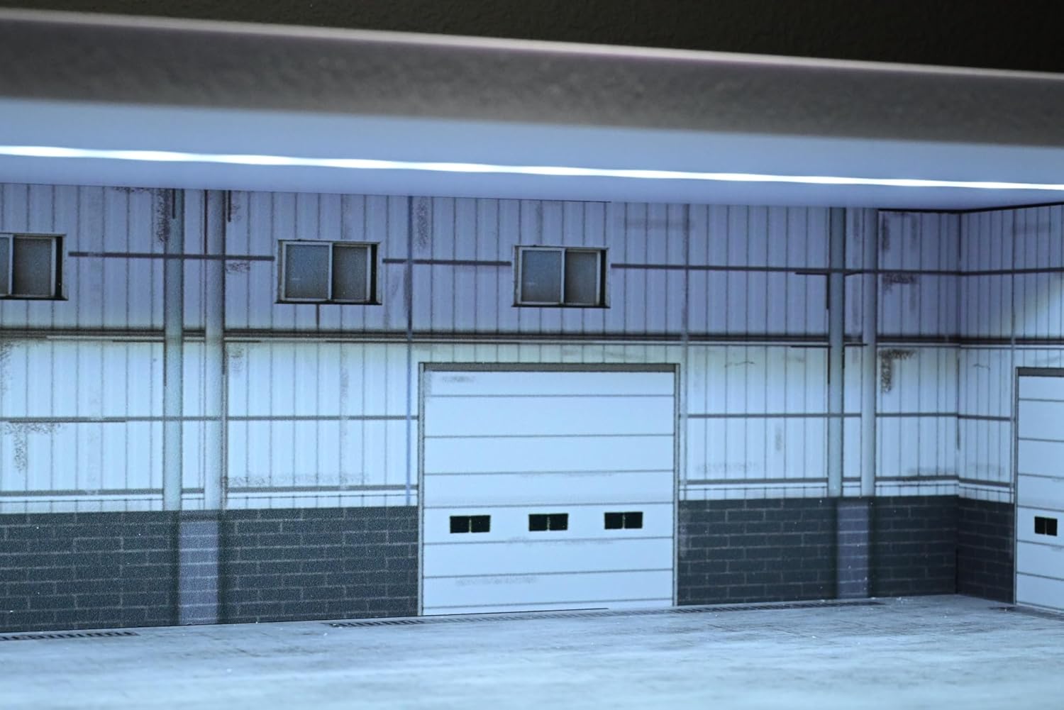 1/43 Diorama Car Garage Model,for 1/43 Scale die-cast Model car Display Box,City Car Parking Lot Scene Display Model,with LED Light and Acrylic Cover (MJ-02)