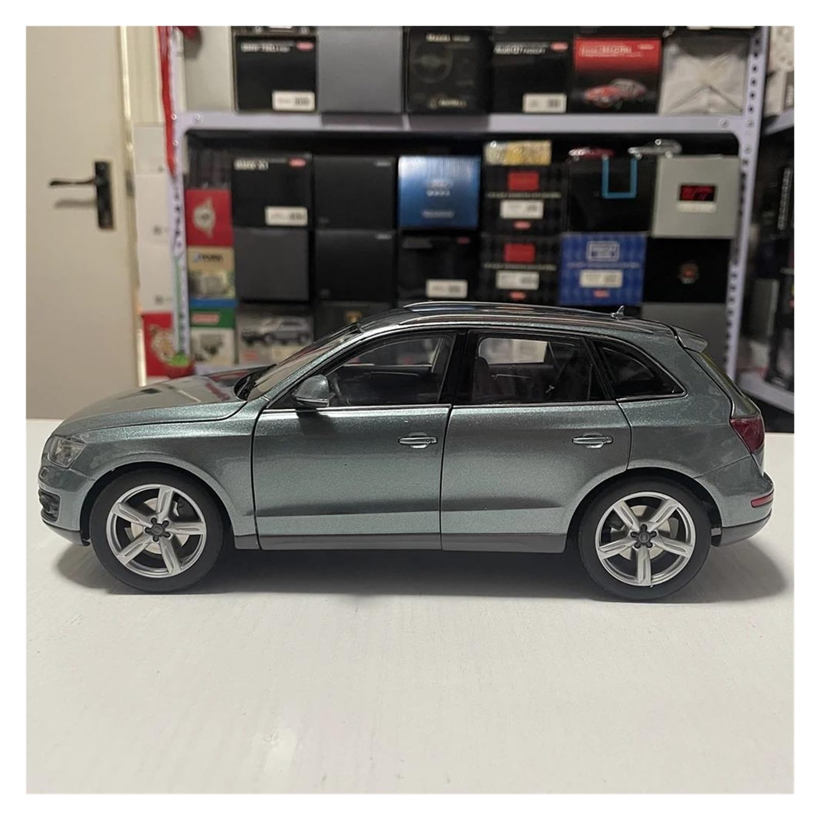 Metallo Scala Replica 1 18 Per Faw Q5 2.0t Alloy Full Open Statico Modello Di Auto Souvenir Hobby Collezione Vacanza Hobby Veicoli Giochi Set