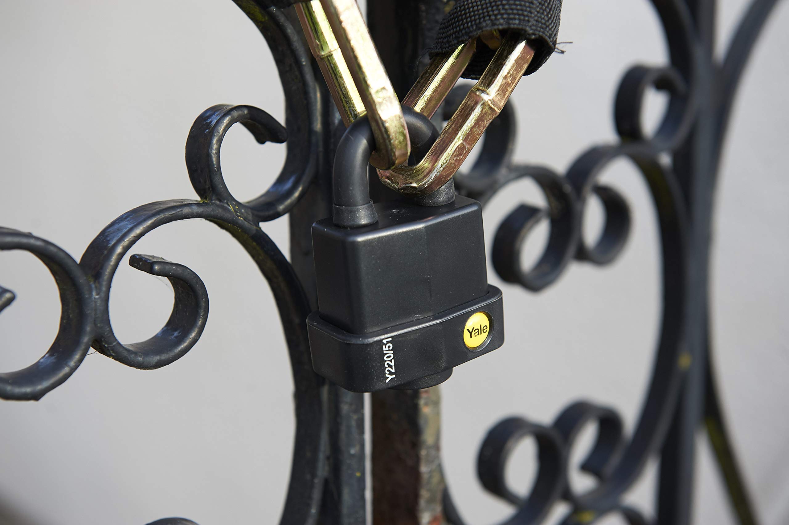 Yale Y220/51/118/1 - Cadenas Extérieur Étanche 51 Mm, 3 Clés, Noir | Anti Rouille, Haute Résistance Et Imperméable - Pour Chaîne, Porte, Portail, Bateau, Cave, Moto, Remorque