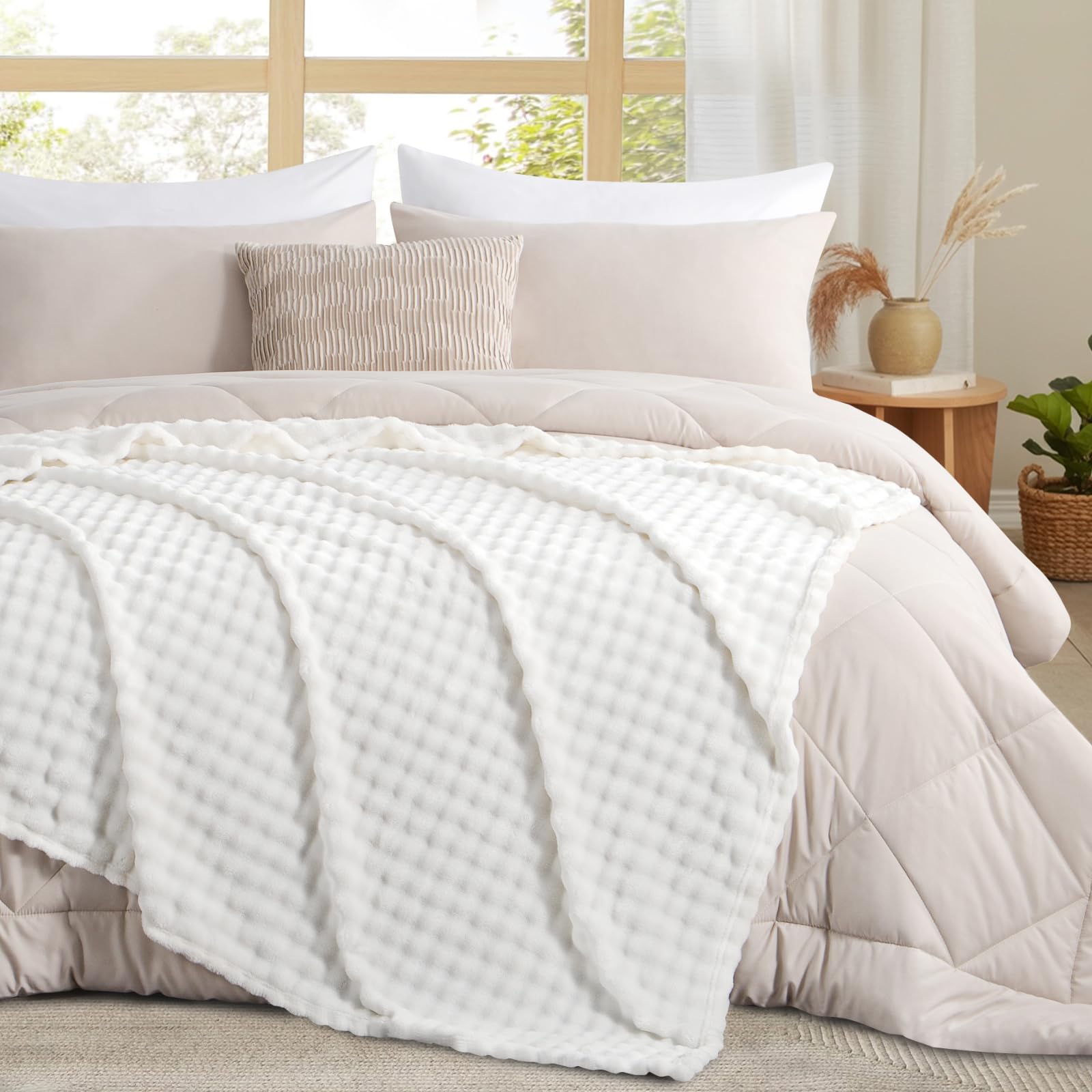 RUIKASI Fleece Throw Blanket for Bed - White Fluffy Bubble Throws Queen Size Cozy Blanket with Reversible Design, 220x240 cm - Image 3