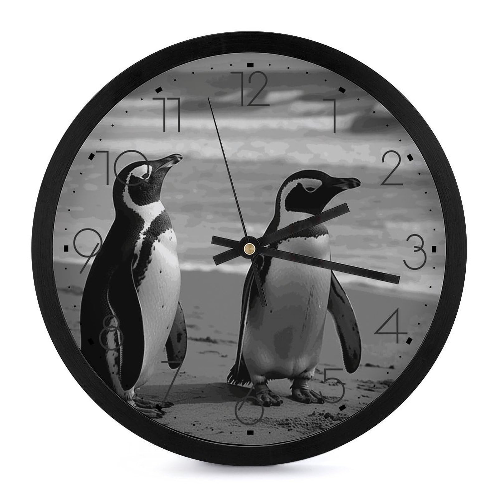 Fini le bruit avec cette horloge murale silencieuse manchot pour enfant